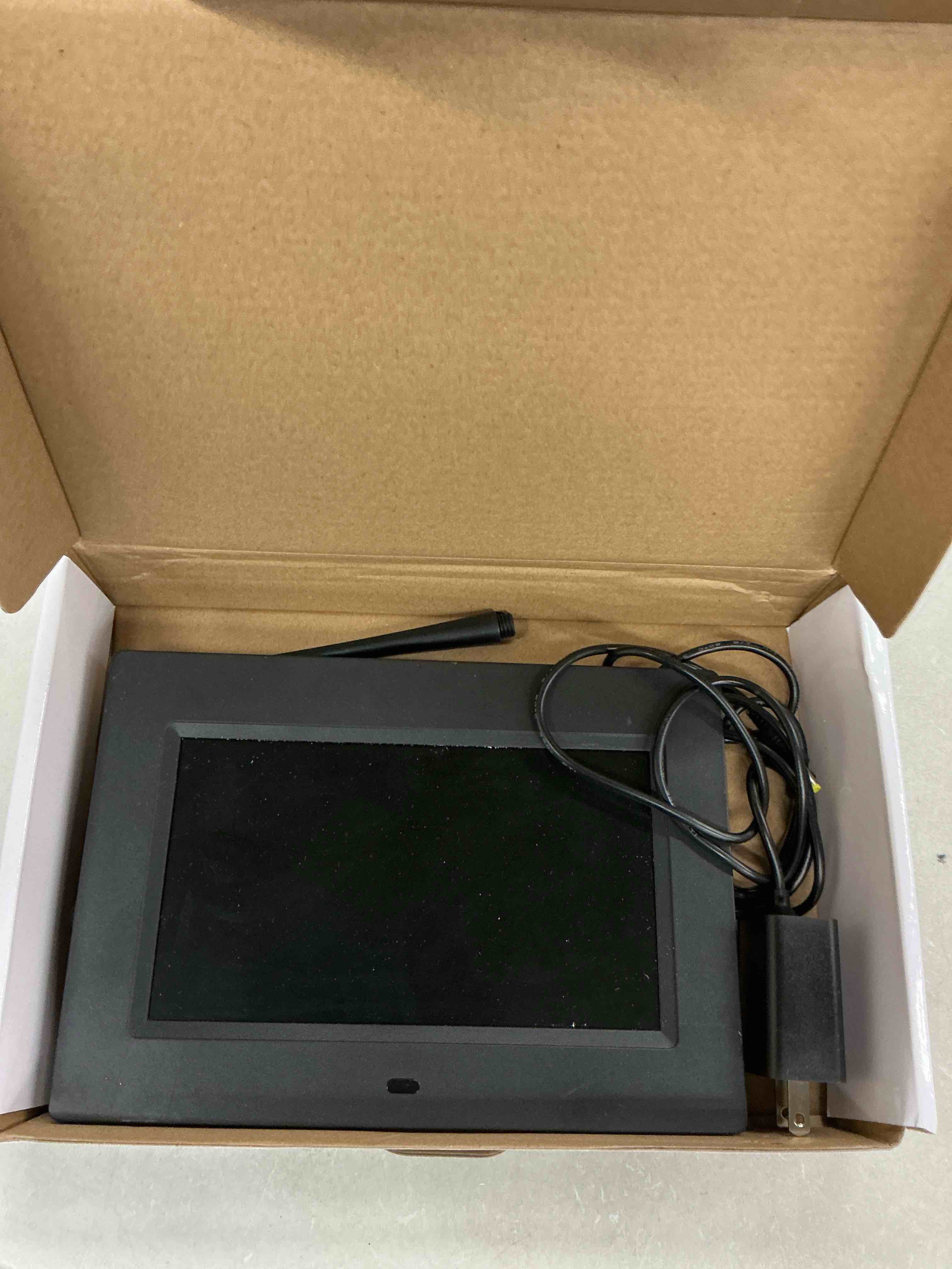 https://s3.amazonaws.com/lotting-images-prod/EmanualPiazza/PNK4011128_1777572972655.jpeg