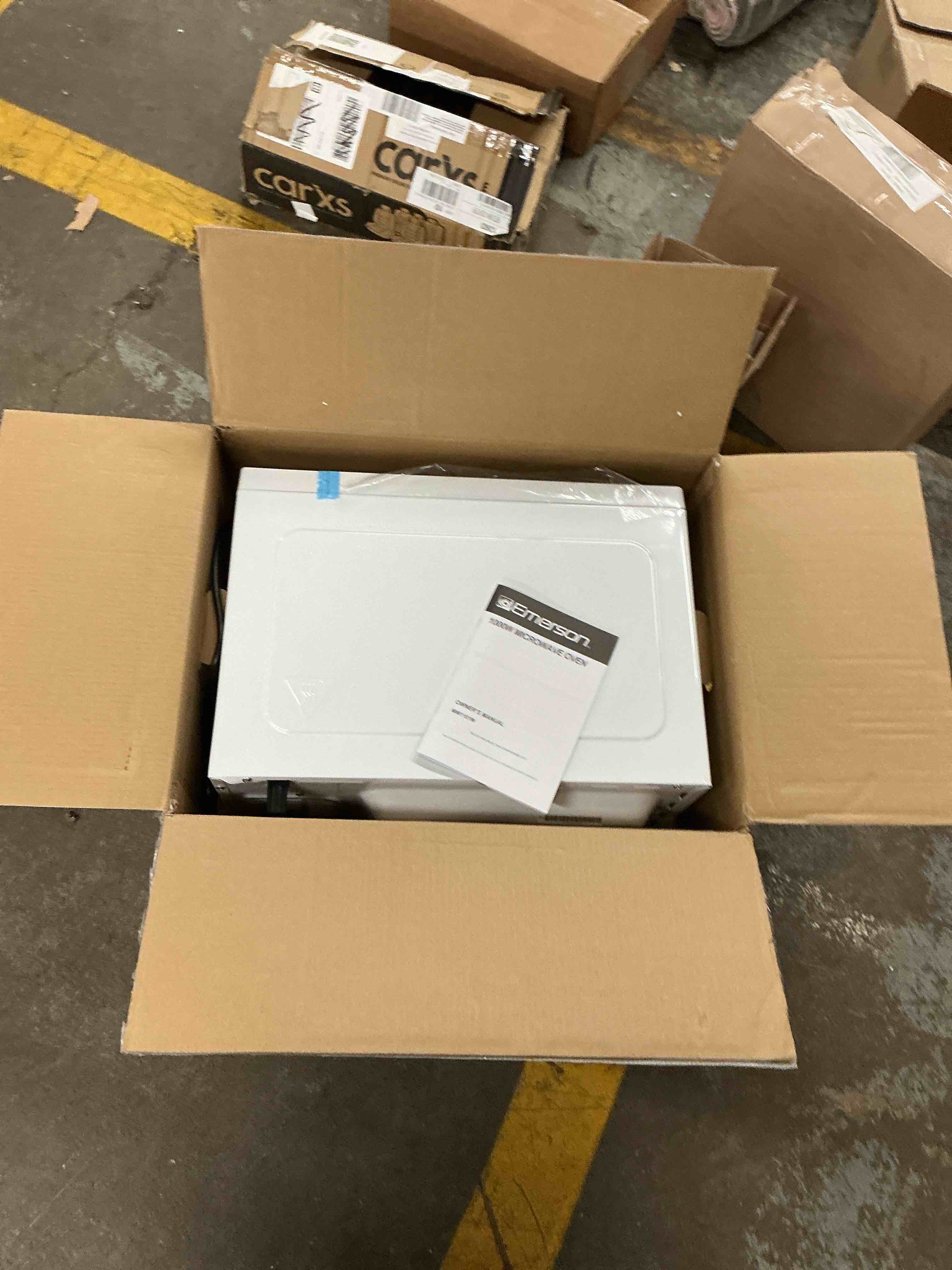 https://s3.amazonaws.com/lotting-images-prod/EmanualPiazza/PNK4012065_1777560830169.jpeg