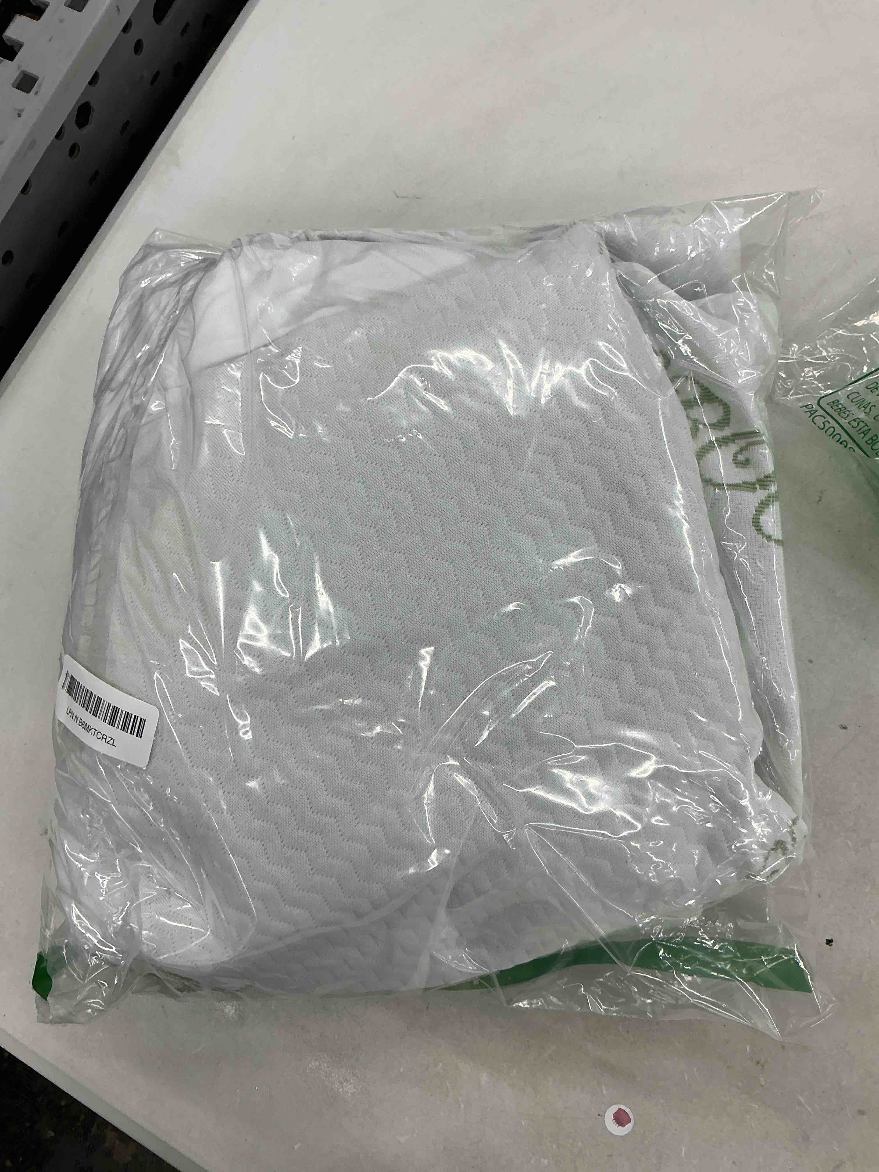 Condition photo showing Good Condition for muxhomo premium 100% waterproof queen size mattress protector, breathable mattress cover queen size bed, cooling 3d air fabric bed pad cover, deep pocket 8"-21" queen 1 pack