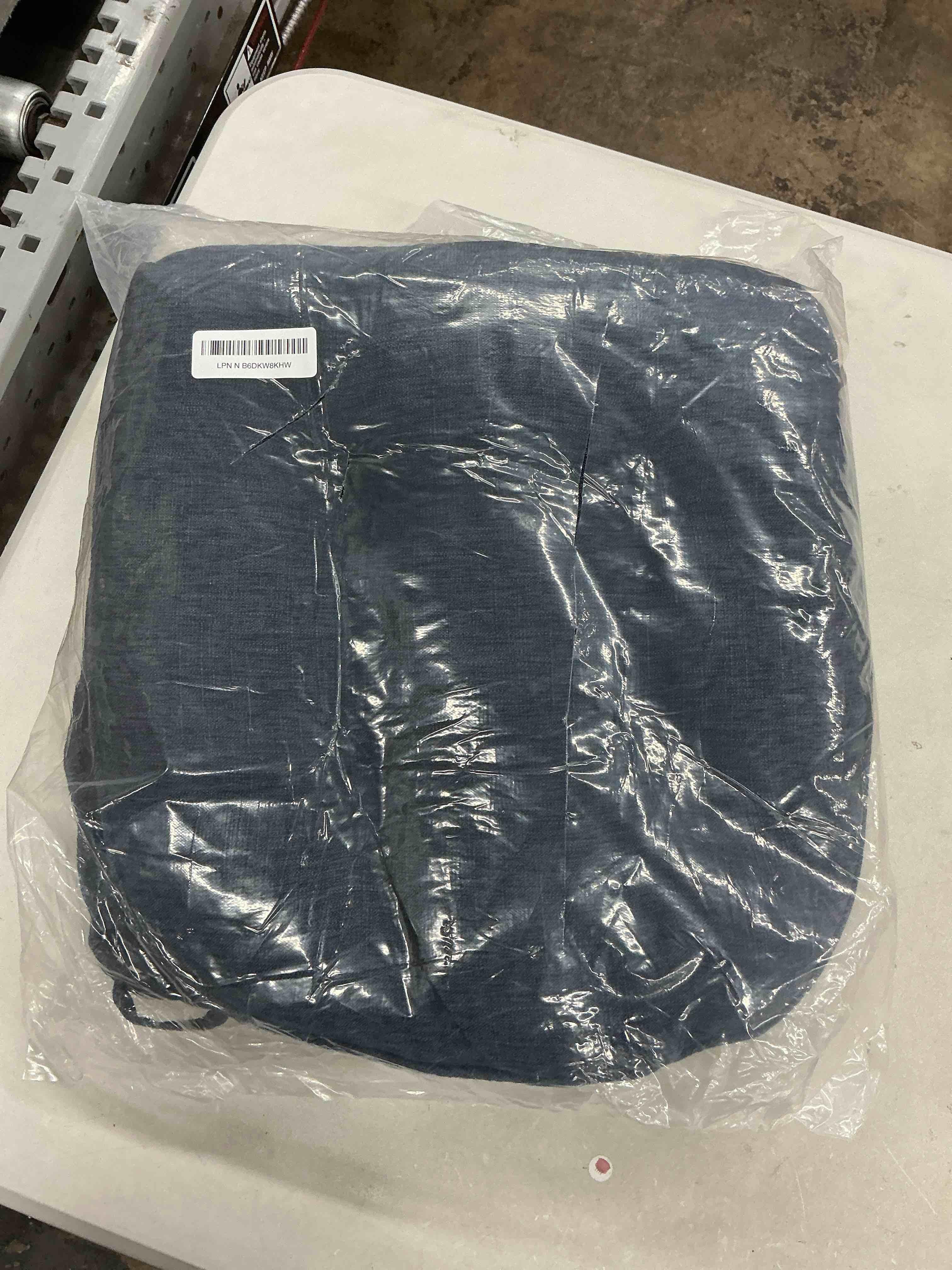 Condition photo showing Good Condition for chair cushions for dining chairs set of 4, kitchen chair cushions, chair pads with ties and non slip backing, tufted memory foam seat cushion 4 pack, 15.5" x 15.5" x 4", navy blue 15.5" x 15.5" x 4" navy blue 4