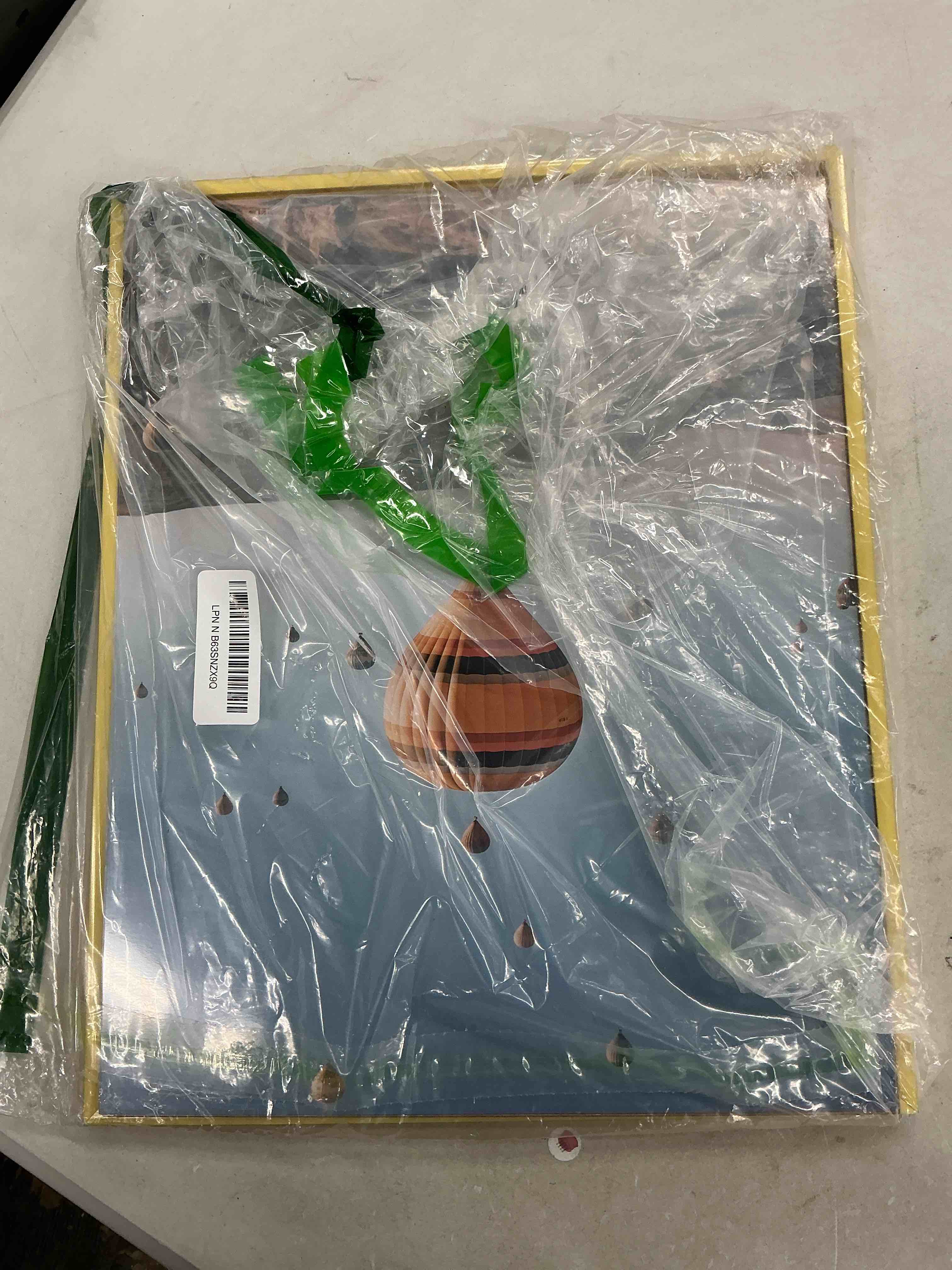 Condition photo showing Good Condition for run helix 12x15 picture frame in gold, photo frames with plexiglass, horizontal and vertical formats for wall mounting wall frame poster picture frame gold 12x15inch