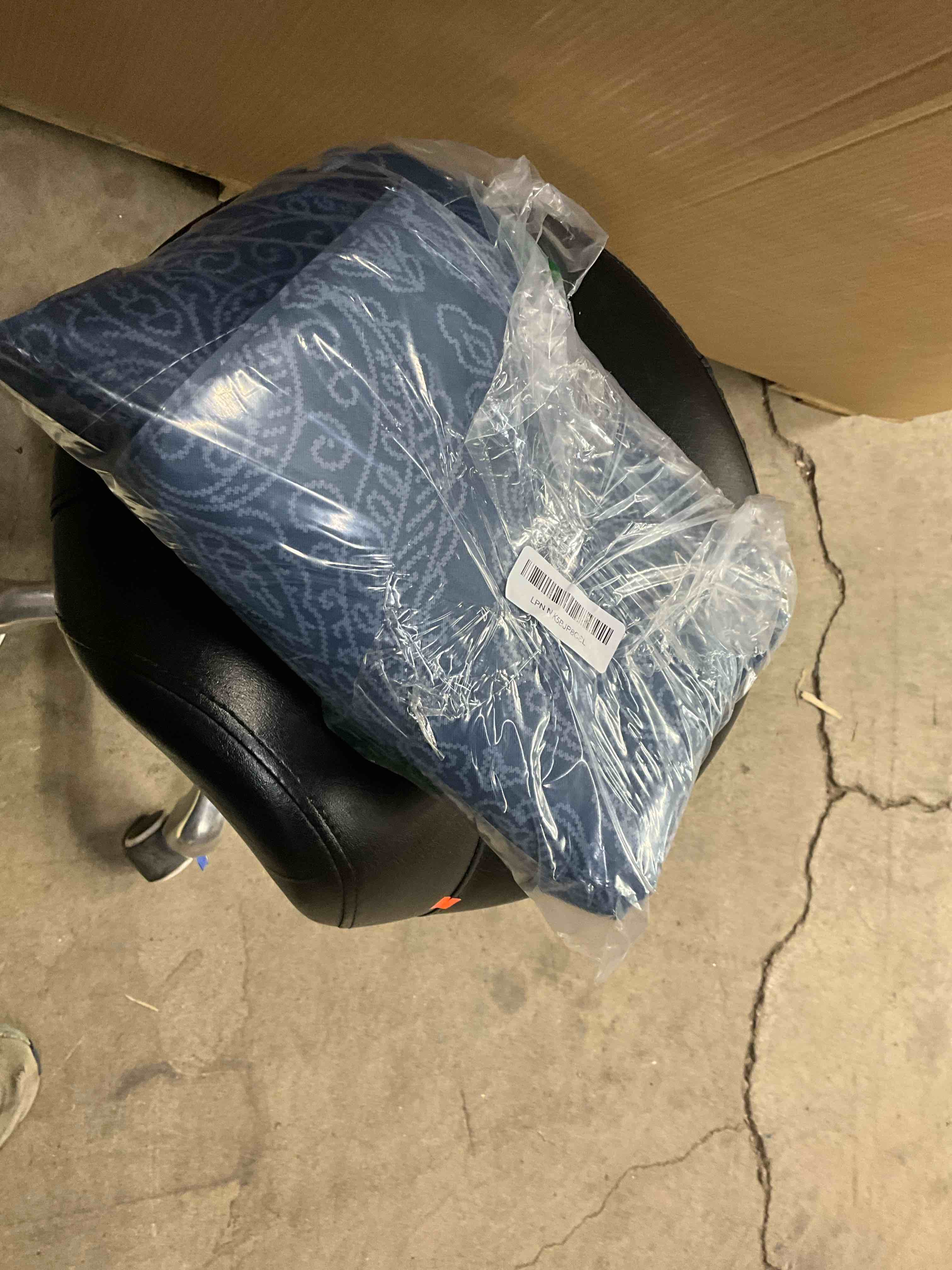 Condition photo showing Good Condition for DWCN Navy Ombre Curtains for Bedroom 84 inches Length - Back Tab Ombre Damask Design Thermal Insulted Window Drapes with Tiebacks Blackout Curtains for Living Room, 2 Panels, W52 x L84, Navy Navy 52"W x 84"L (Pack of 2)
