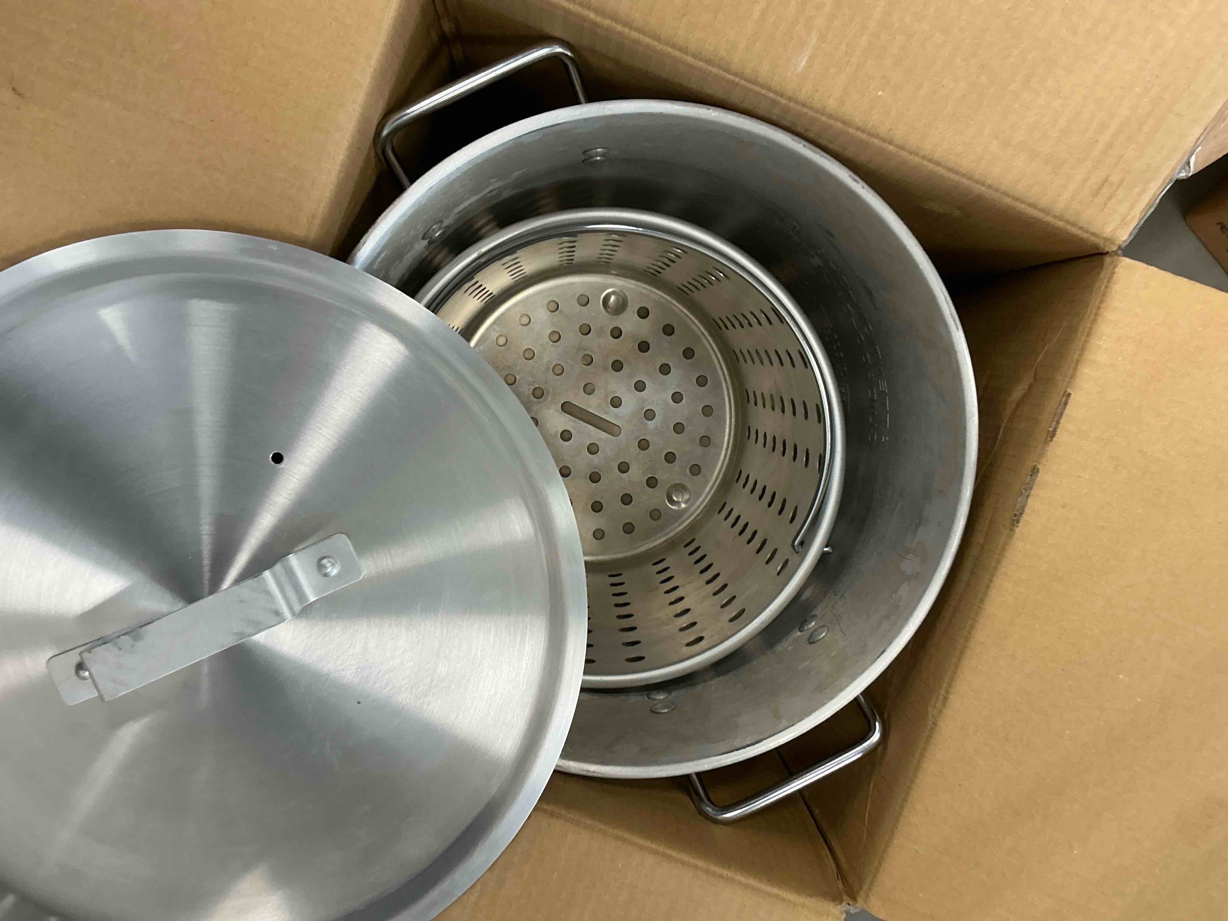 Condition photo showing Good Condition for Red Mountain Valley 30 qt Aluminum Stock Pot with Strainer Basket & Lid - For Seafood Boils, Frying, Soups - Satin Finish