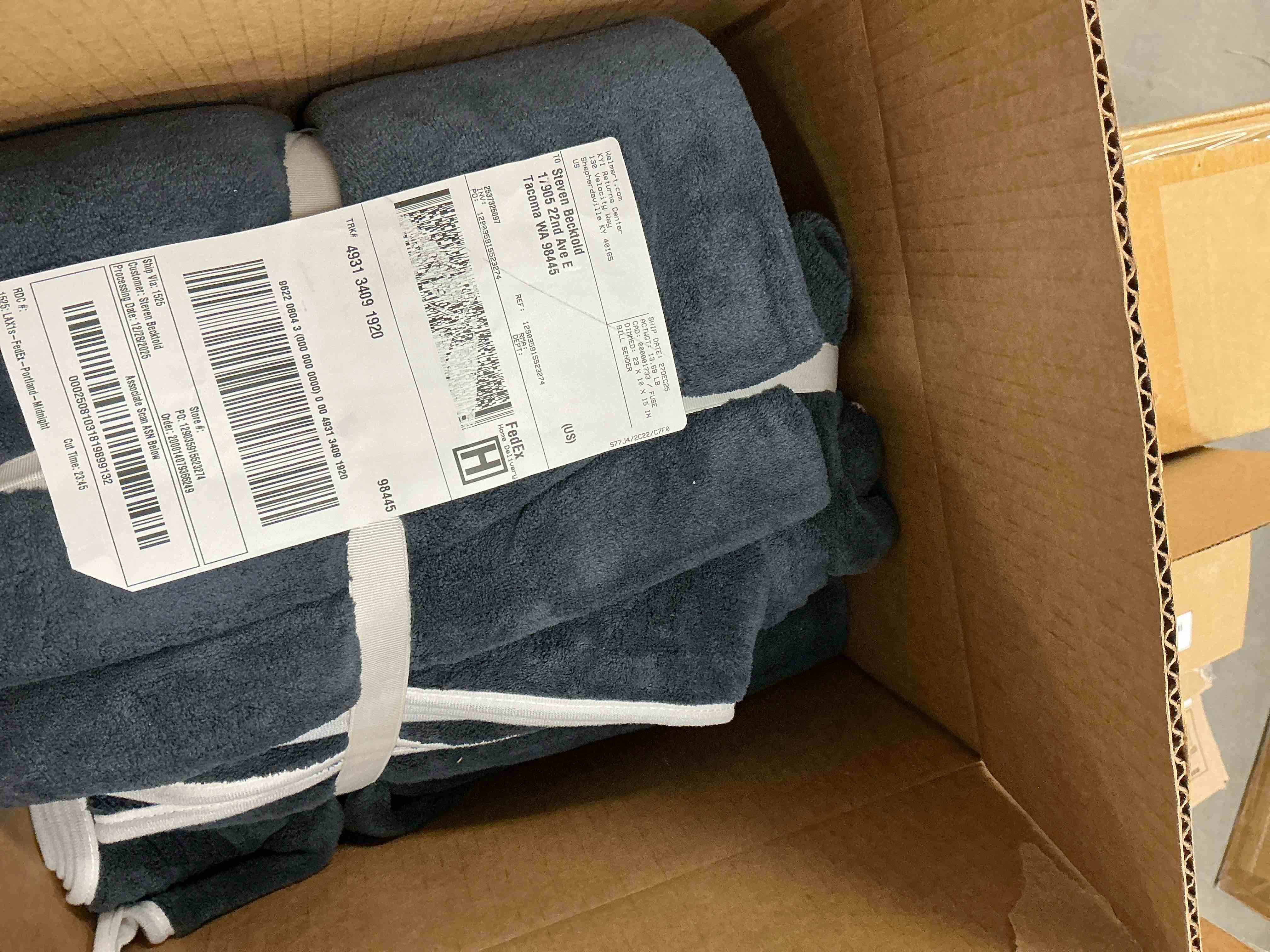 Condition photo showing New/Like New for Large Bath Towels 35" x 70", Extra Soft & Highly Absorbent Bath Sheets Set of 4, Quick Dry Lightweight Shower Towels for Bathroom Gym Travel Swim, Durable Bath Towels for Adult,Pet? Black