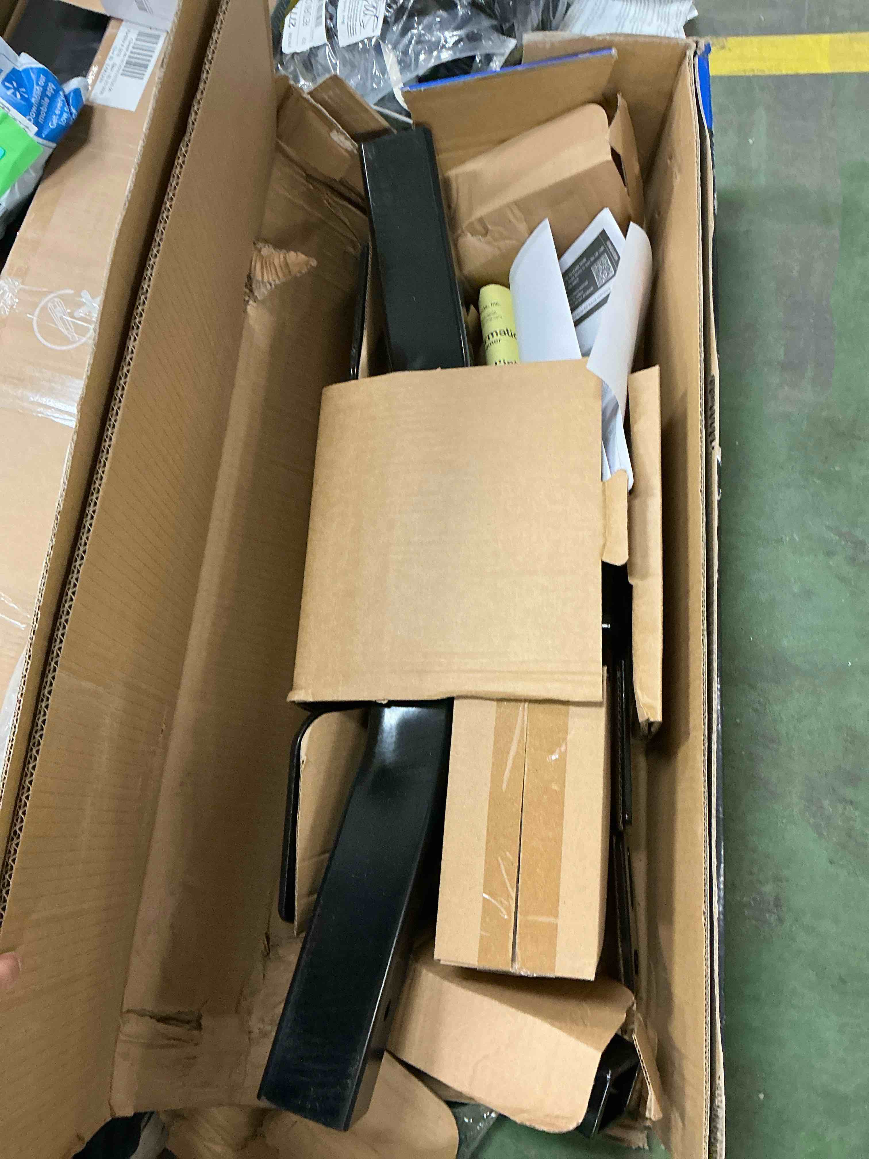 Condition photo showing New/Like New for Reese Towpower Multi-Fit Trailer Hitch Class III, 2 in. Receiver, Compatible with Select Chevrolet, Dodge, Ford, GMC Trucks