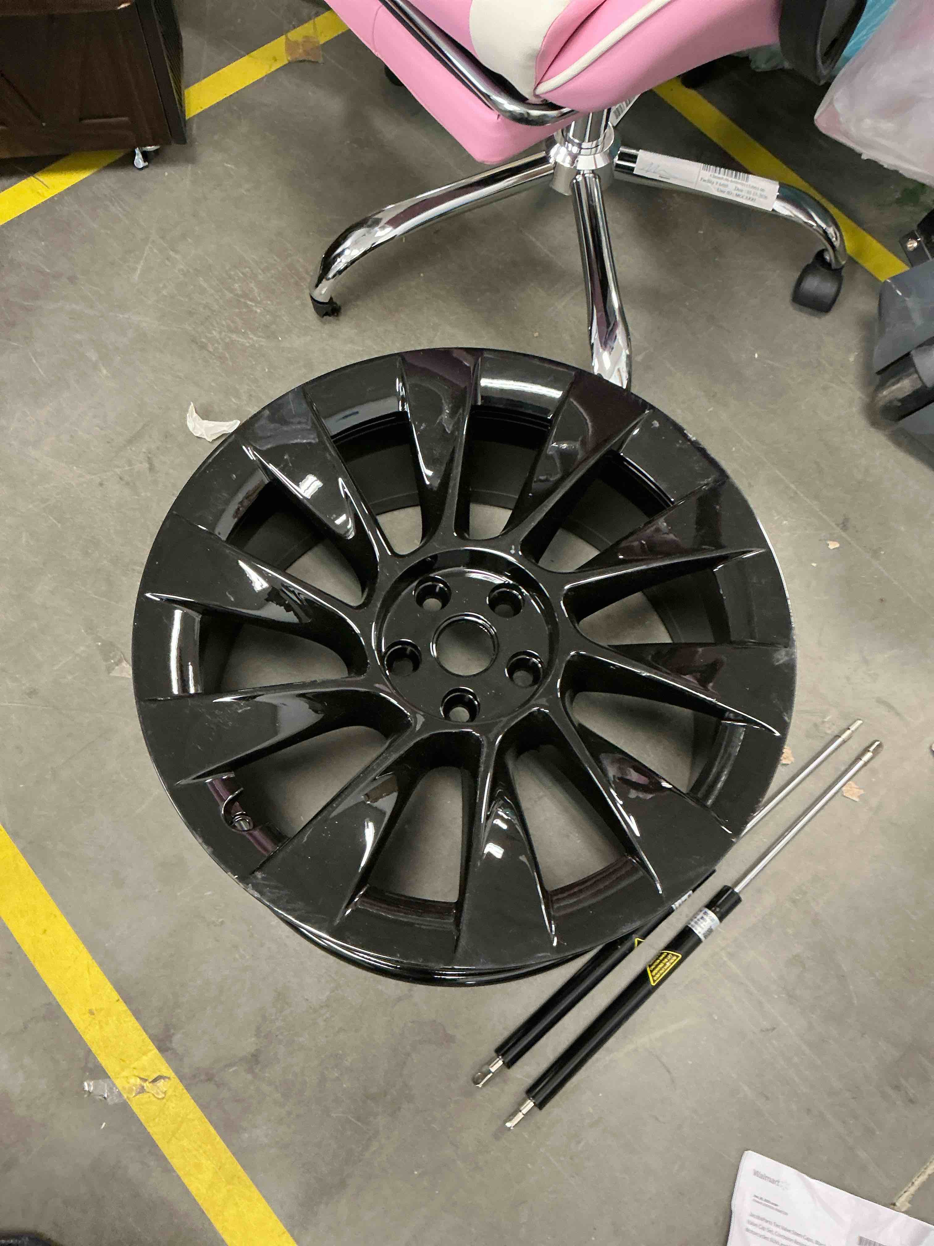 Condition photo showing Good Condition for Tesla Model Y Wheel Rim Satin Black HOL.96965-BBB-SATIN-A