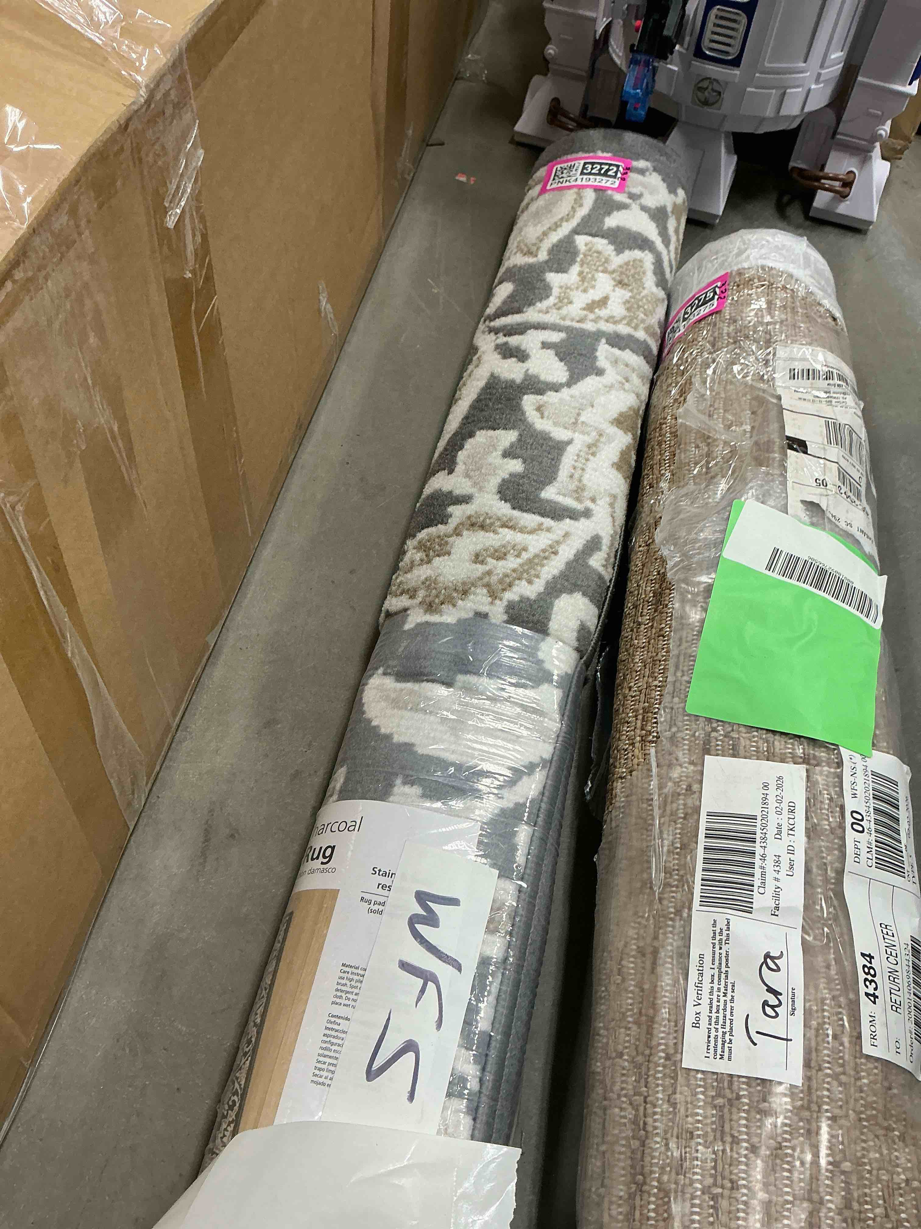 Condition photo showing Good Condition for Transitional Area Rug (4ft 11in x 6ft 6in ) Floral Cream, Gray Living Room Easy to Clean