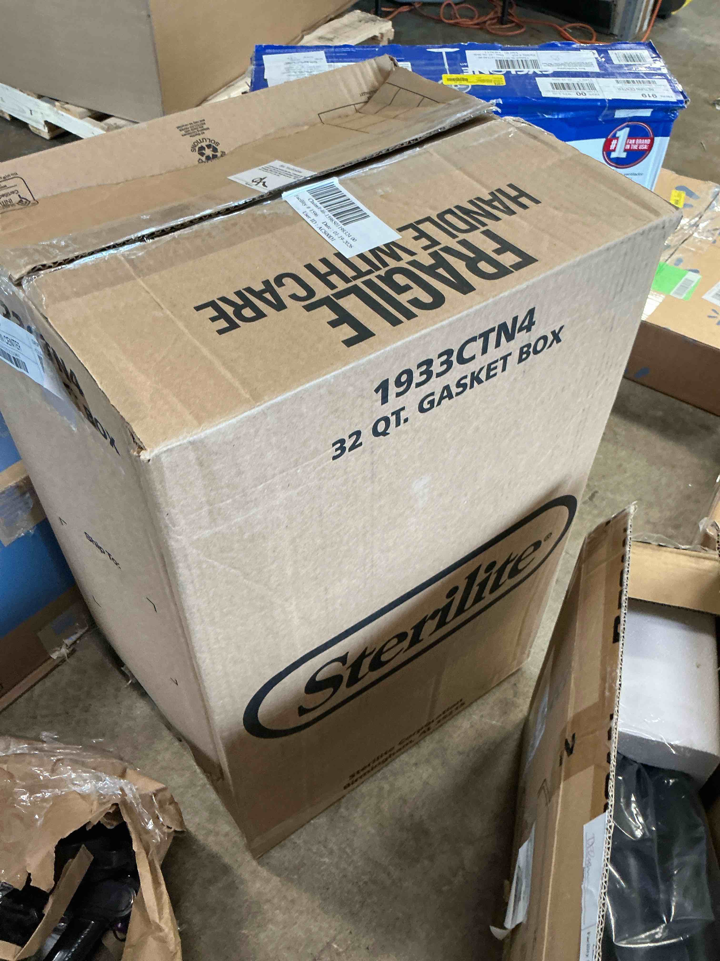 Condition photo showing Good Condition for Accent Home Microfiber Decorative Pillow Inserts 18 x 18 Inches 4 Count