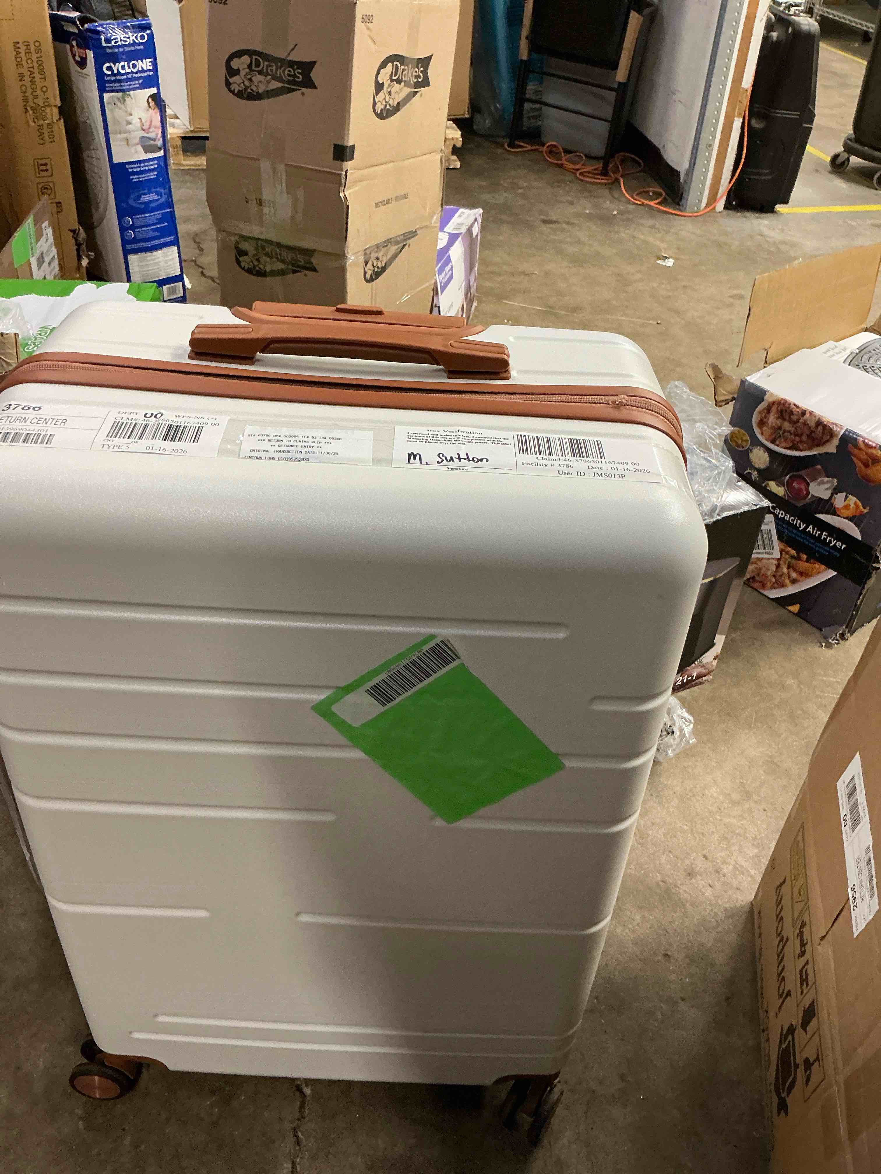 Condition photo showing Good Condition for Zimtown 20" Carry-on Hardside Spinner Luggage Suitcase with Spinner TSA Lock Wheels, Beige