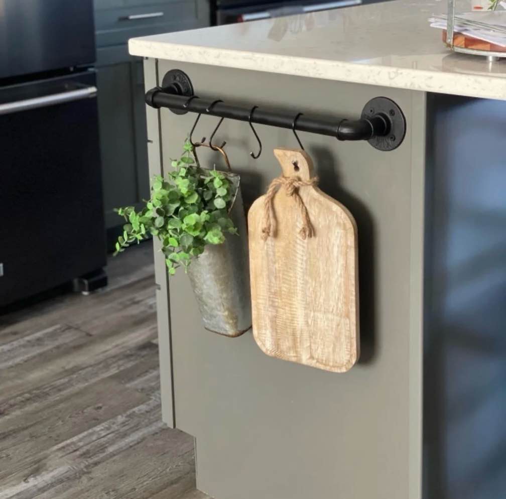 Condition photo showing New/Like New for 18 inch Single Towel Bar for Bathroom Industrial Pipe Towel Holder Wall Mount with Screws Towel Bar Rod Hotel Style Decor, Black
