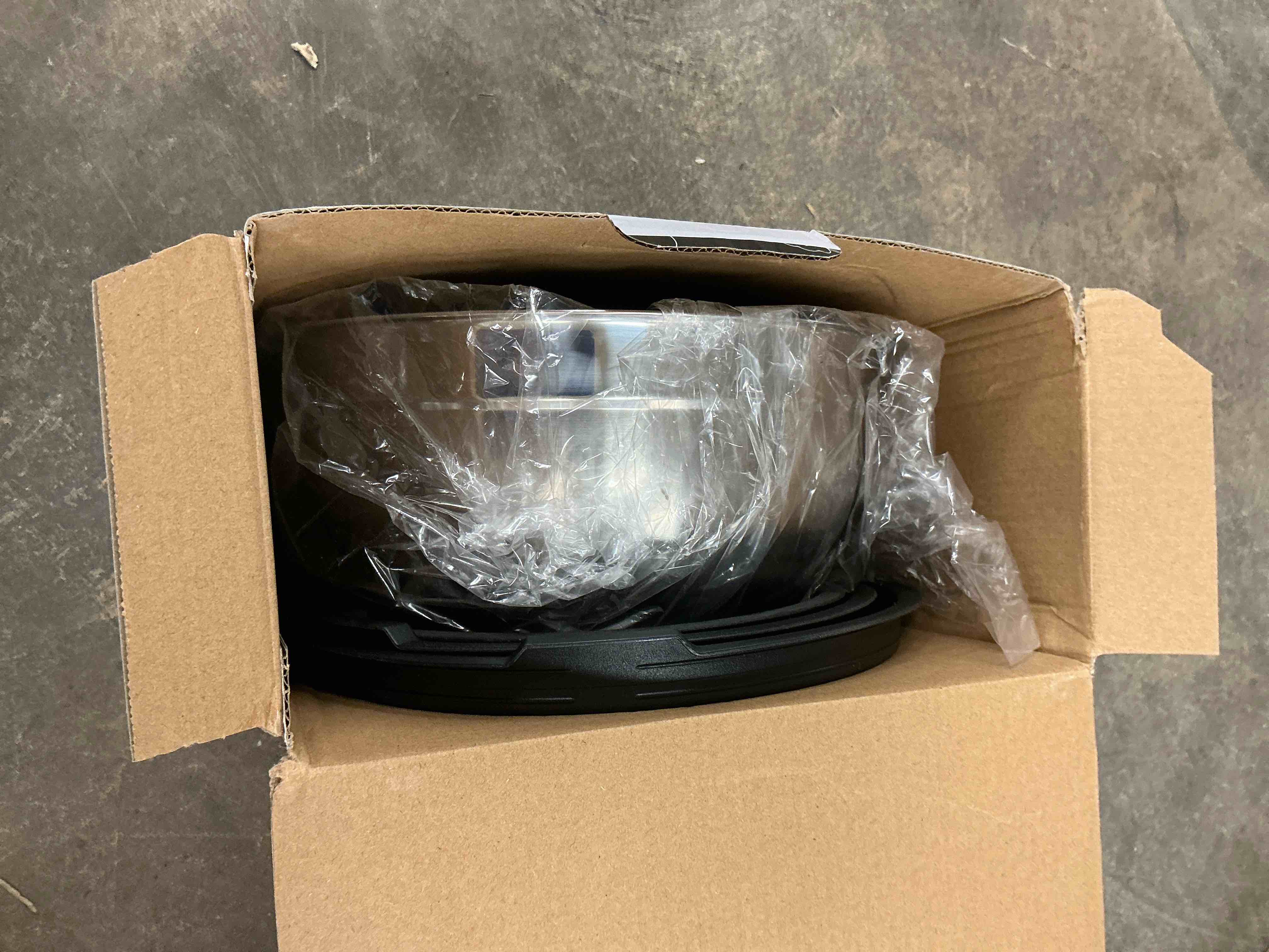 Condition photo showing New/Like New for Mirdinner 7 Piece Mixing Bowls with Lids for Kitchen Stainless Steel Mixing Bowls Set Great for Baking Prepping Cooking and Serving Food Nesting M