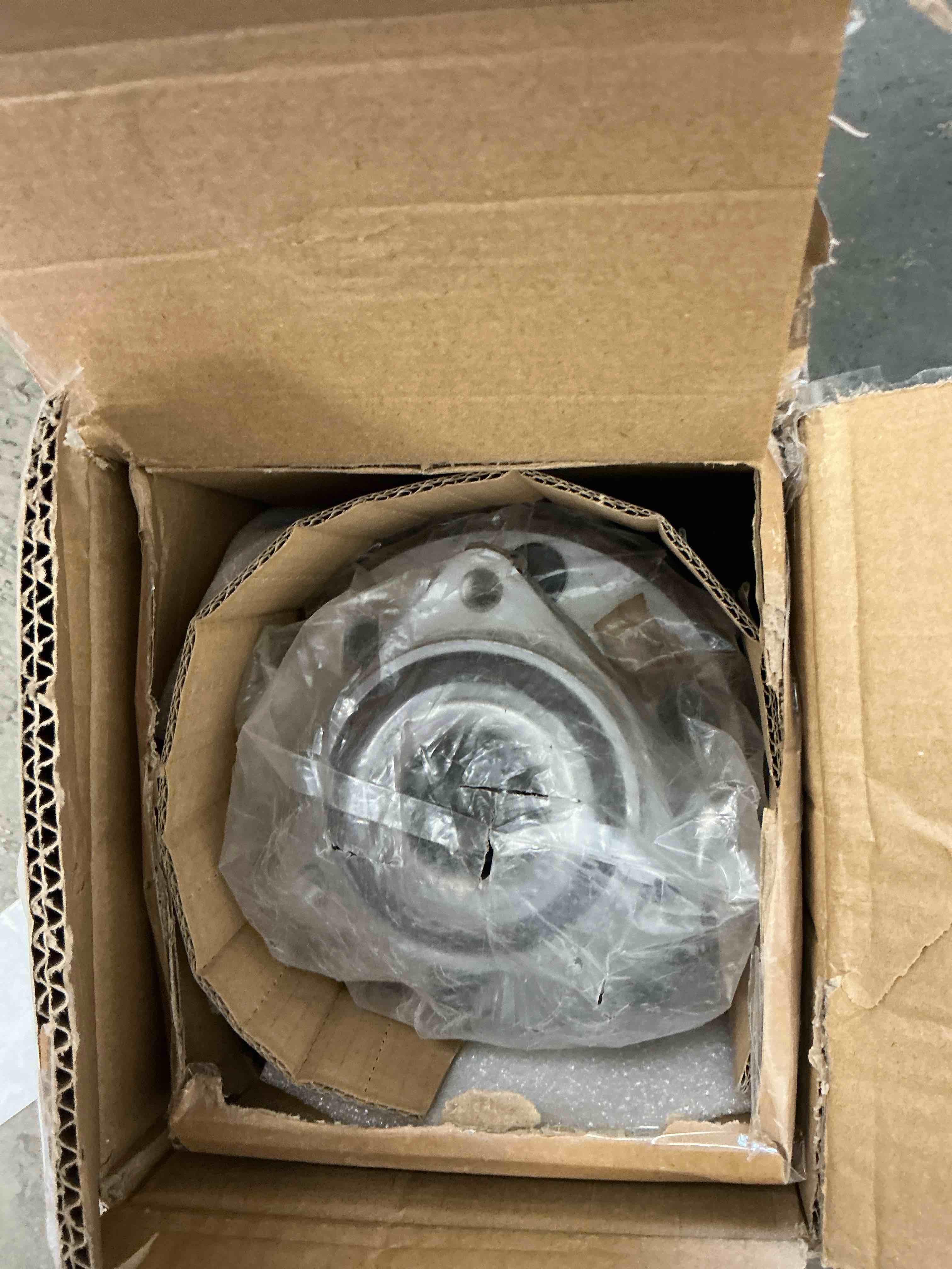 Condition photo showing Good Condition for Front/Rear Wheel Hub Bearing Assembly Fit for 2008-2017 Buick Enclave, 2009-2017 Chevy Traverse, 200