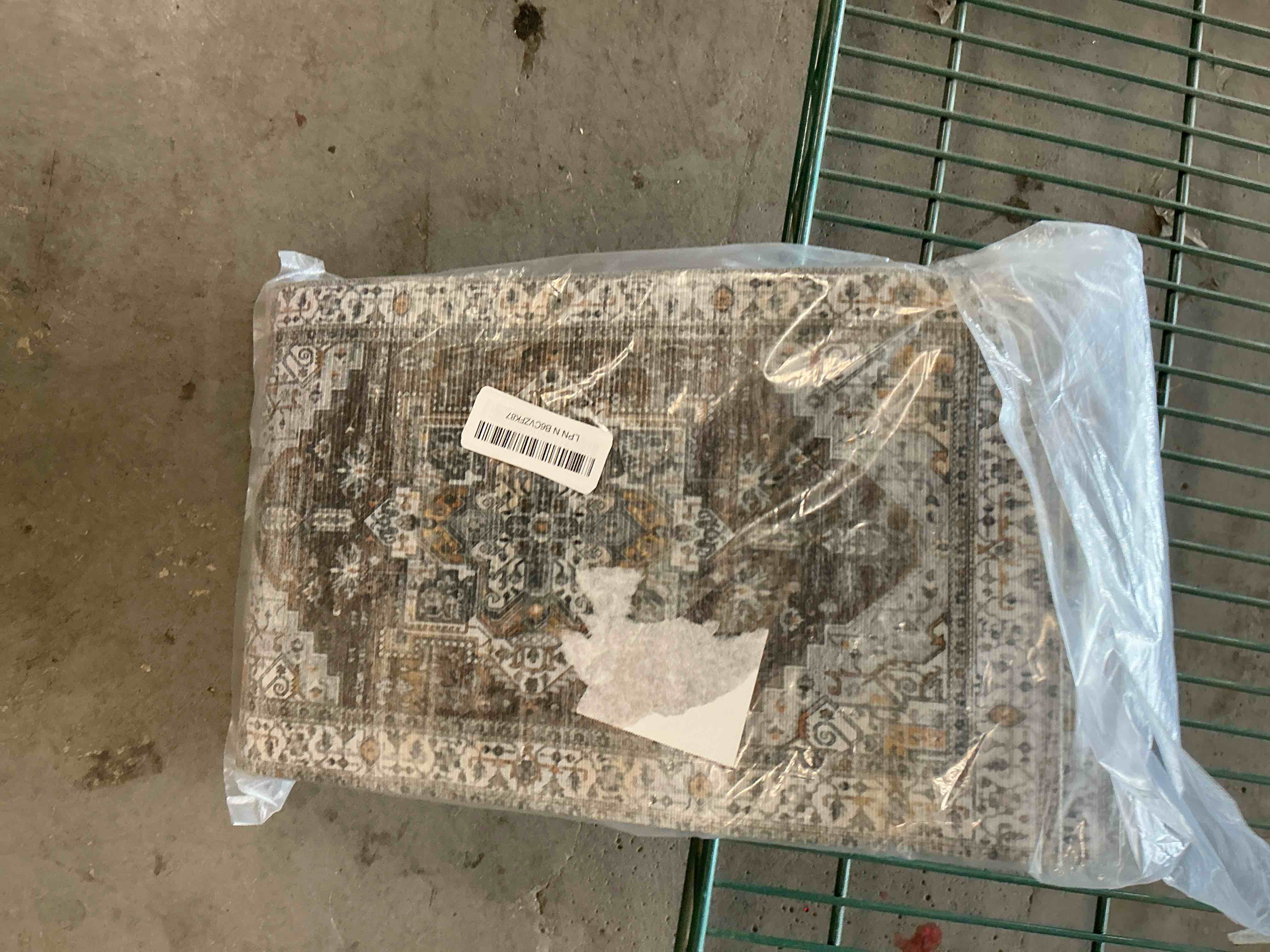 Condition photo showing New/Like New for Anfank Stair Treads Non Slip for Wooden Steps 7pcs, Carpet Mat 27inX9in Indoor Stair Runner with Adh