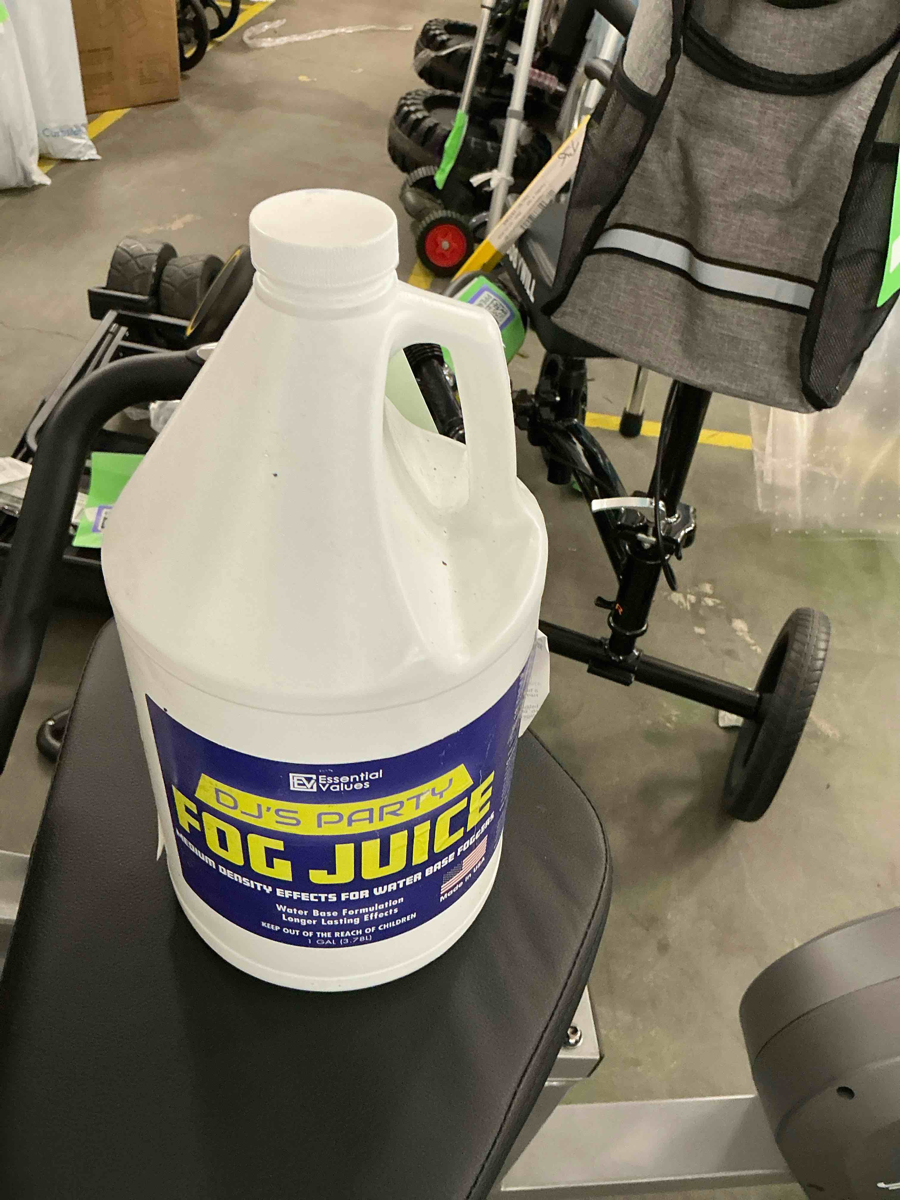 Condition photo showing Good Condition for Essential Values Fog Machine Fluid for Water-Based Foggers Suits 400 Watt to 1500 Fog Machines