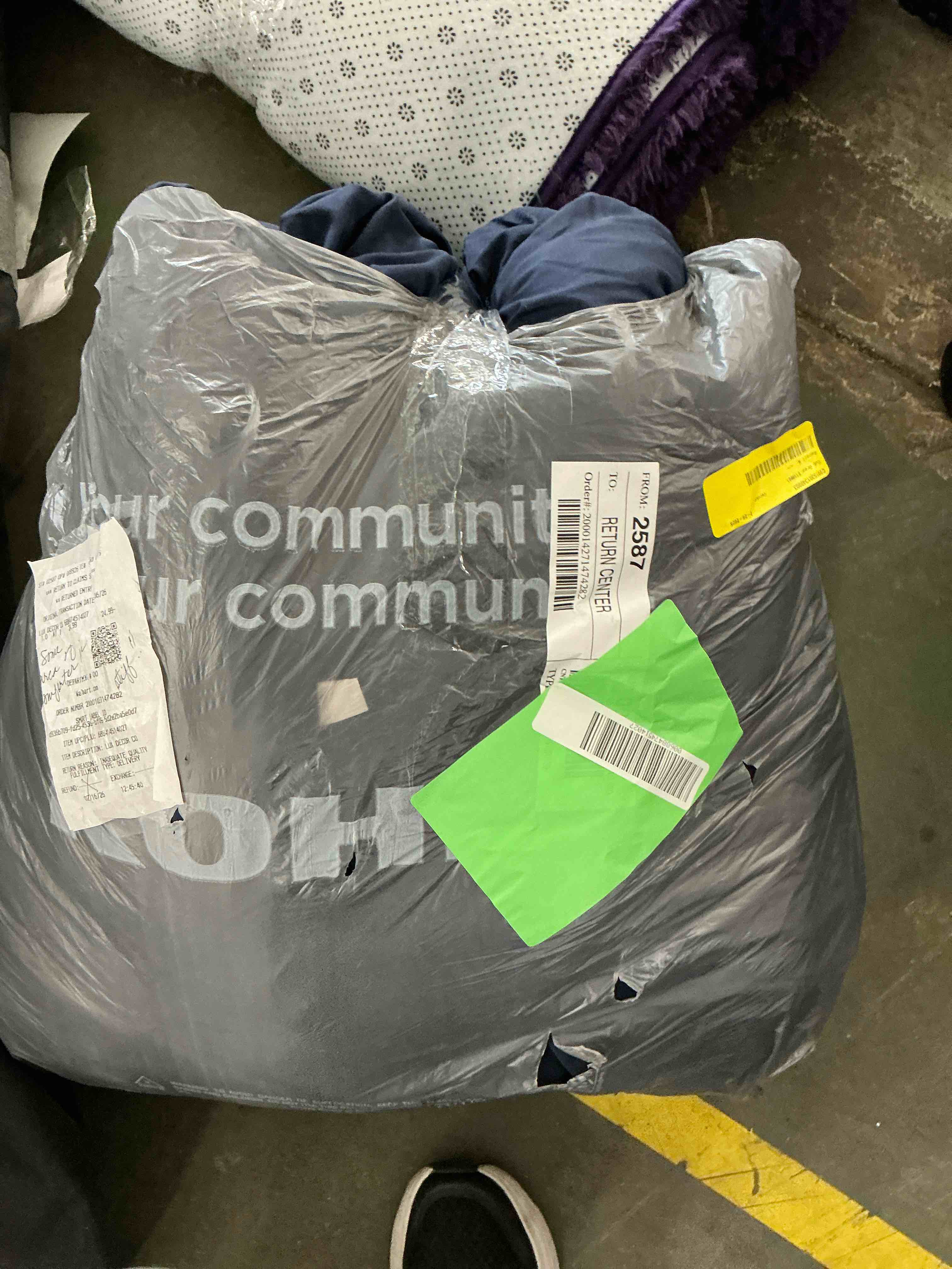 Condition photo showing Good Condition for Lux Decor Collection Comforter Duvet Insert - Box Stitched Down Alternative Single Comforter - Quilted Comforter with Corner Tabs (Twin, Navy Blue)