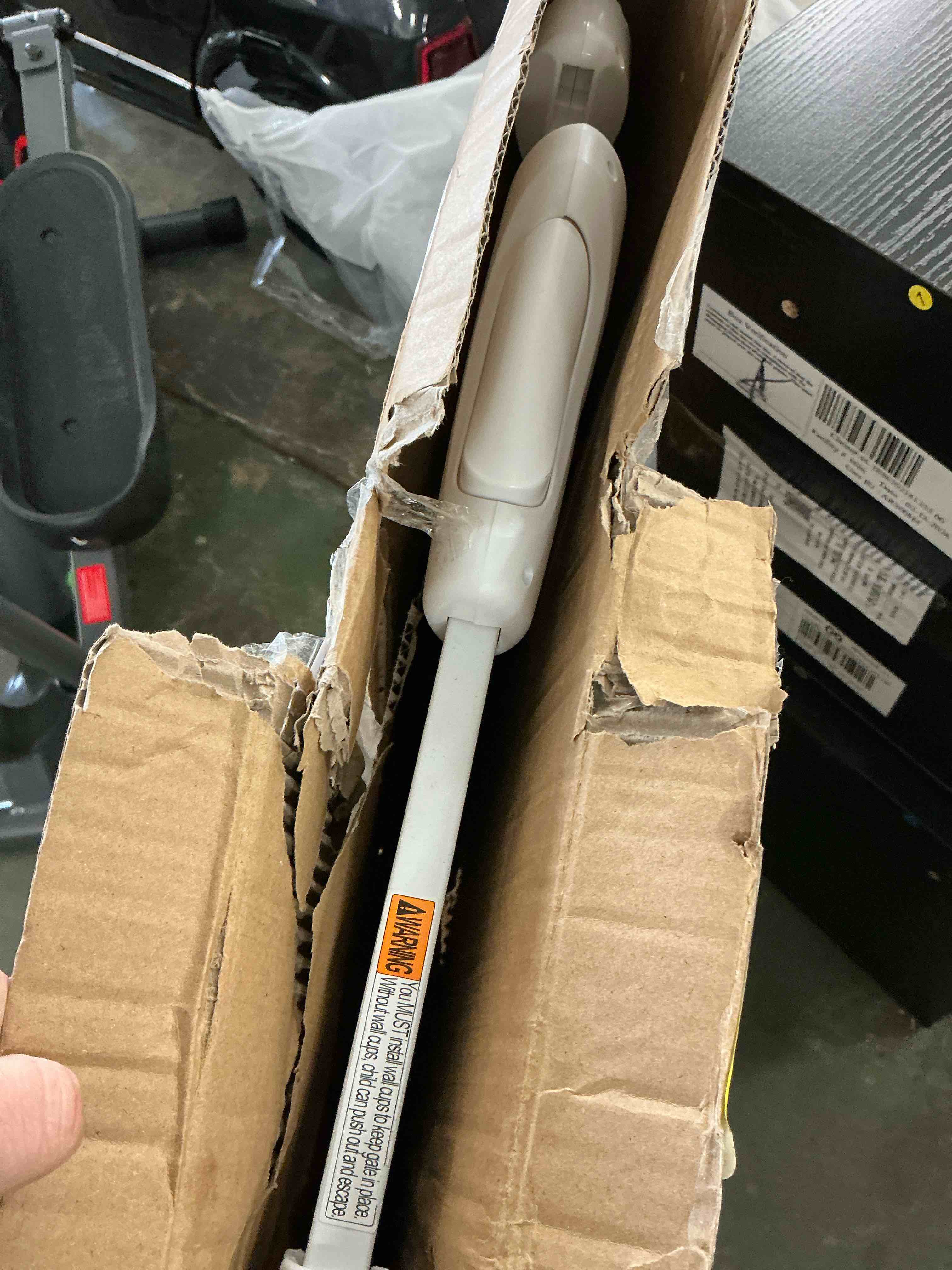 Condition photo showing Good Condition for FURDEAR 24-29" Narrow Baby Safety Gate with Wall Protectors White Metal Gate