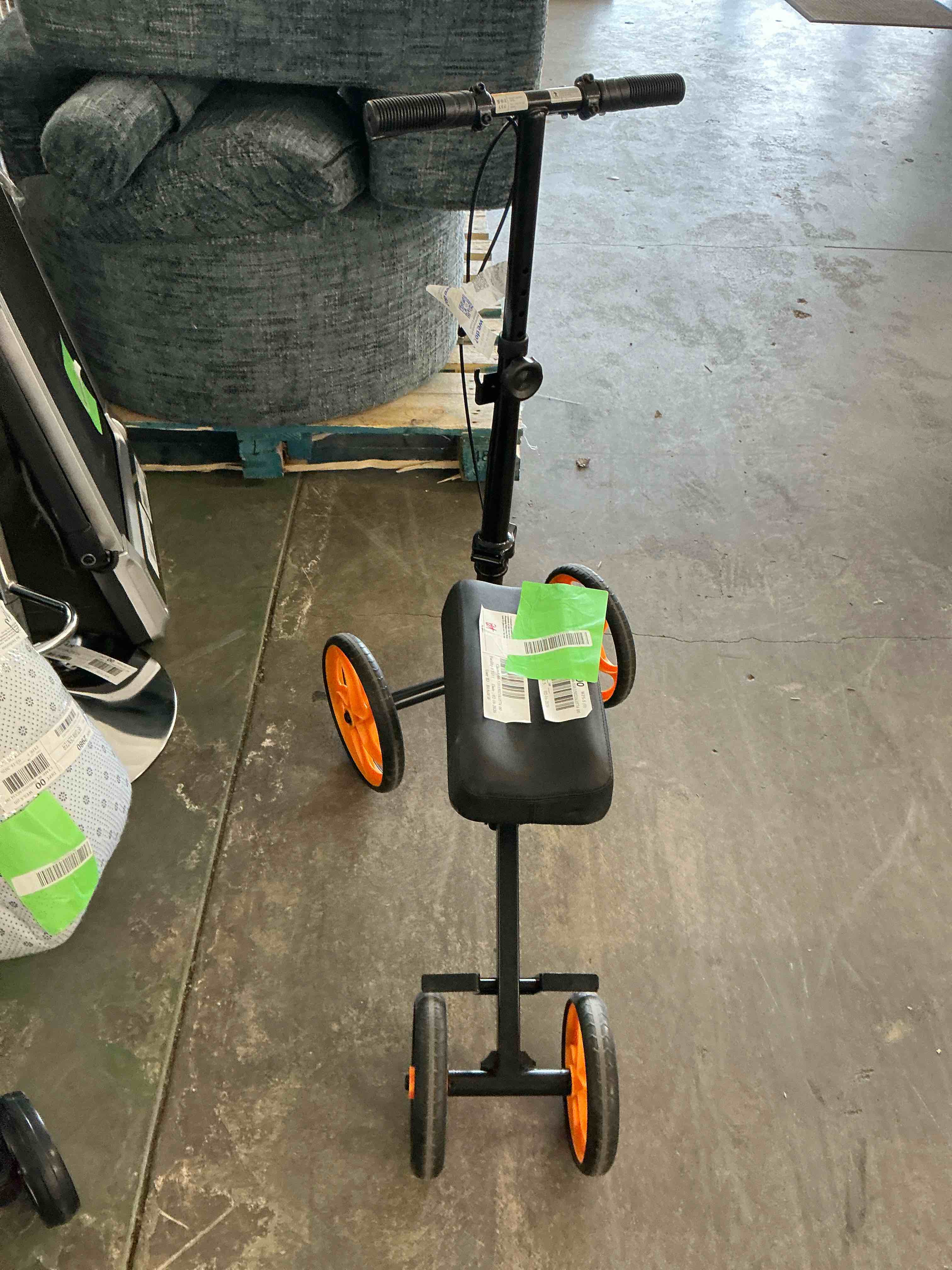 Condition photo showing Good Condition for Elenker Steerable Knee Scooter with 10" Front Wheels, Foldable Knee Walker for Foot Injuries Crutches Alternative Black