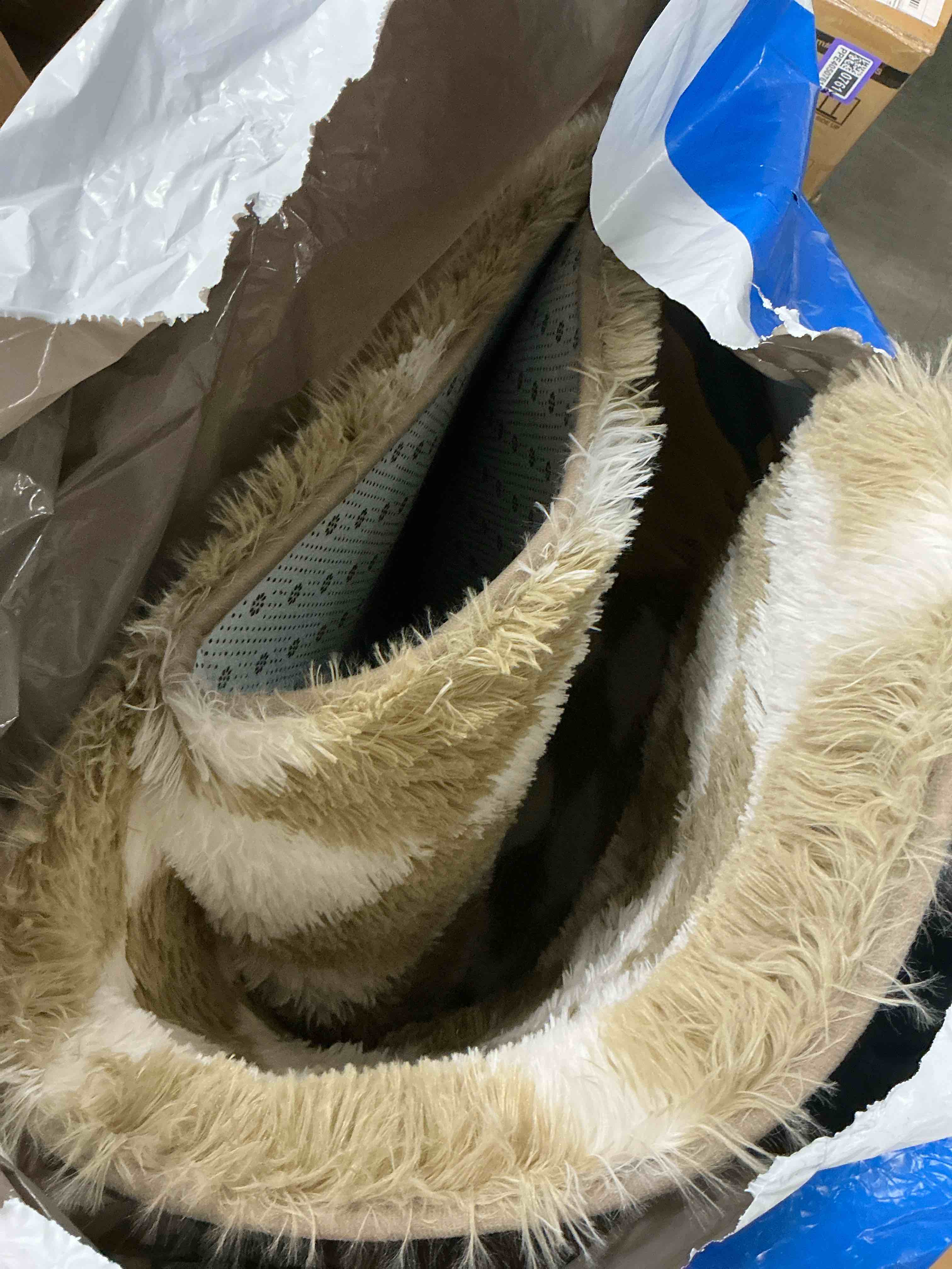 Condition photo showing Good Condition for CozyDesg Large Rugs,4'x6' Soft Fluffy Shag Indoor Floor Carpet for Living Room Bedroom Dining Room Office Home Decor,Beige & White