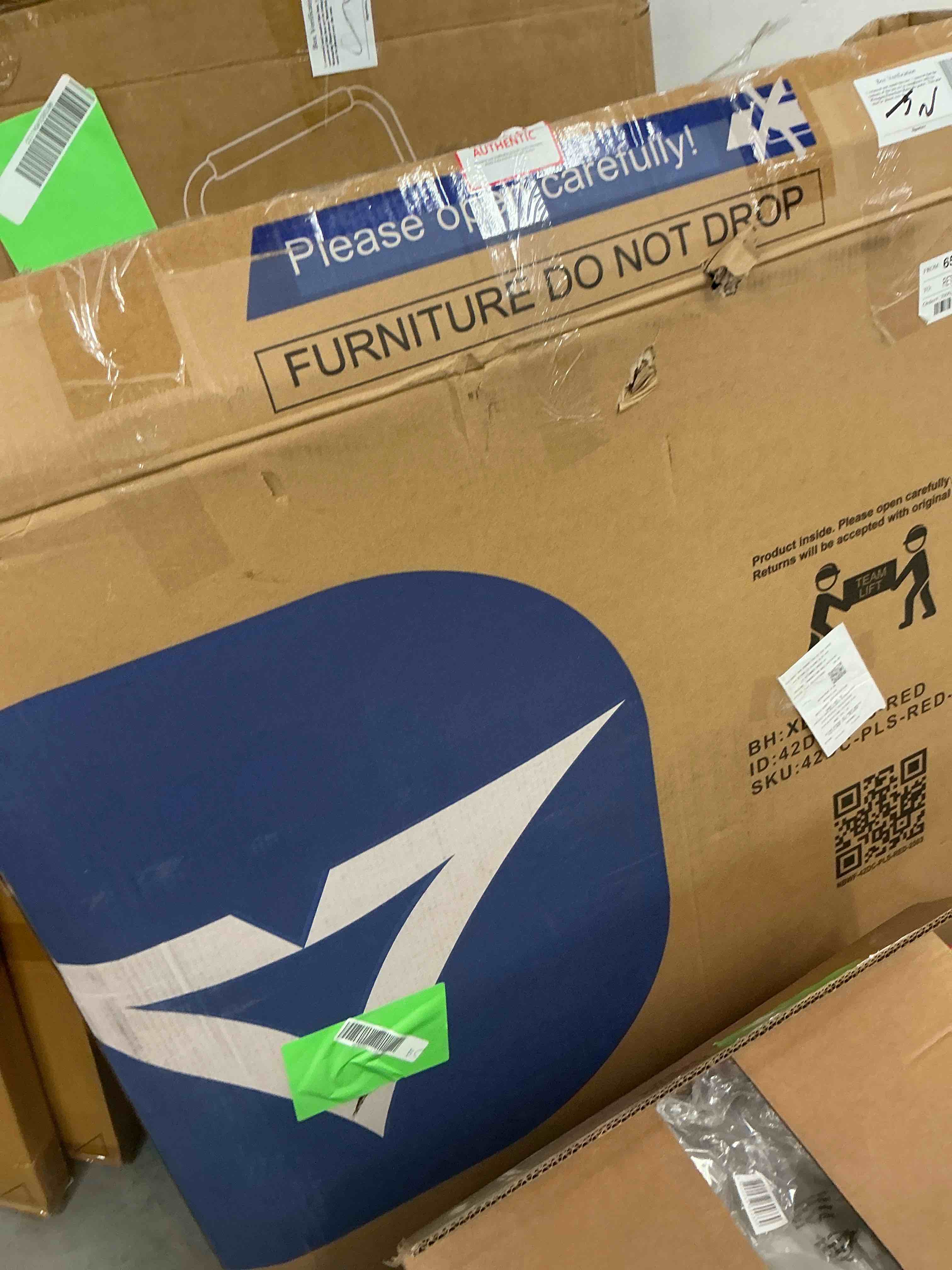 Condition photo showing Good Condition for Vitesse Plastic Dog House Outdoor Indoor for Small Medium Larige Dogss with Elevated Floor and Air Vents