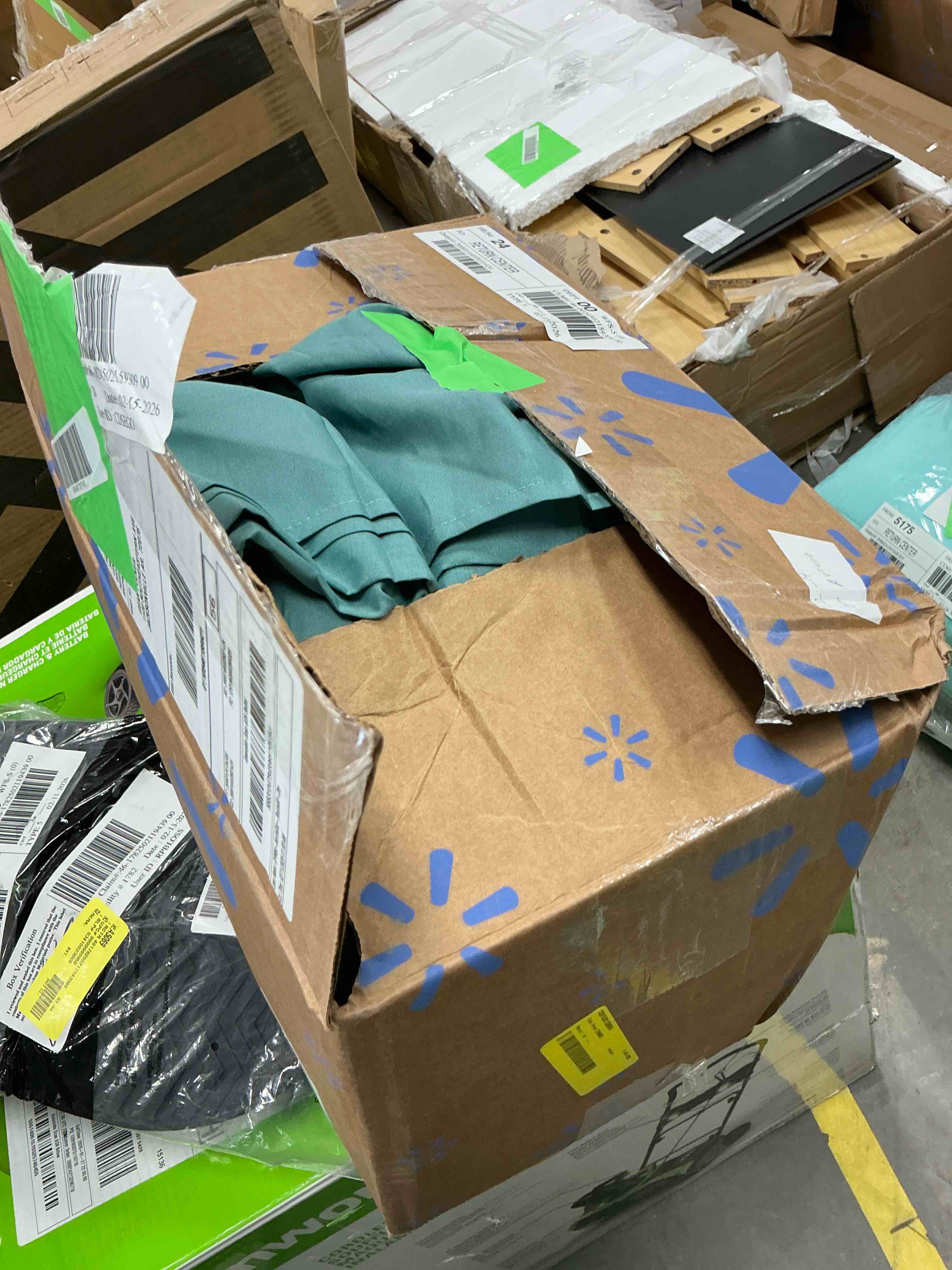 Condition photo showing Good Condition for U by Bedsure Full Size Comforter Sets - Bedding Sets Full 7 Pieces, Bed in a Bag Bed Sets with Comforter, Sheets, Pillowcases & Shams, Adult & Kids Bedding,Pea Green