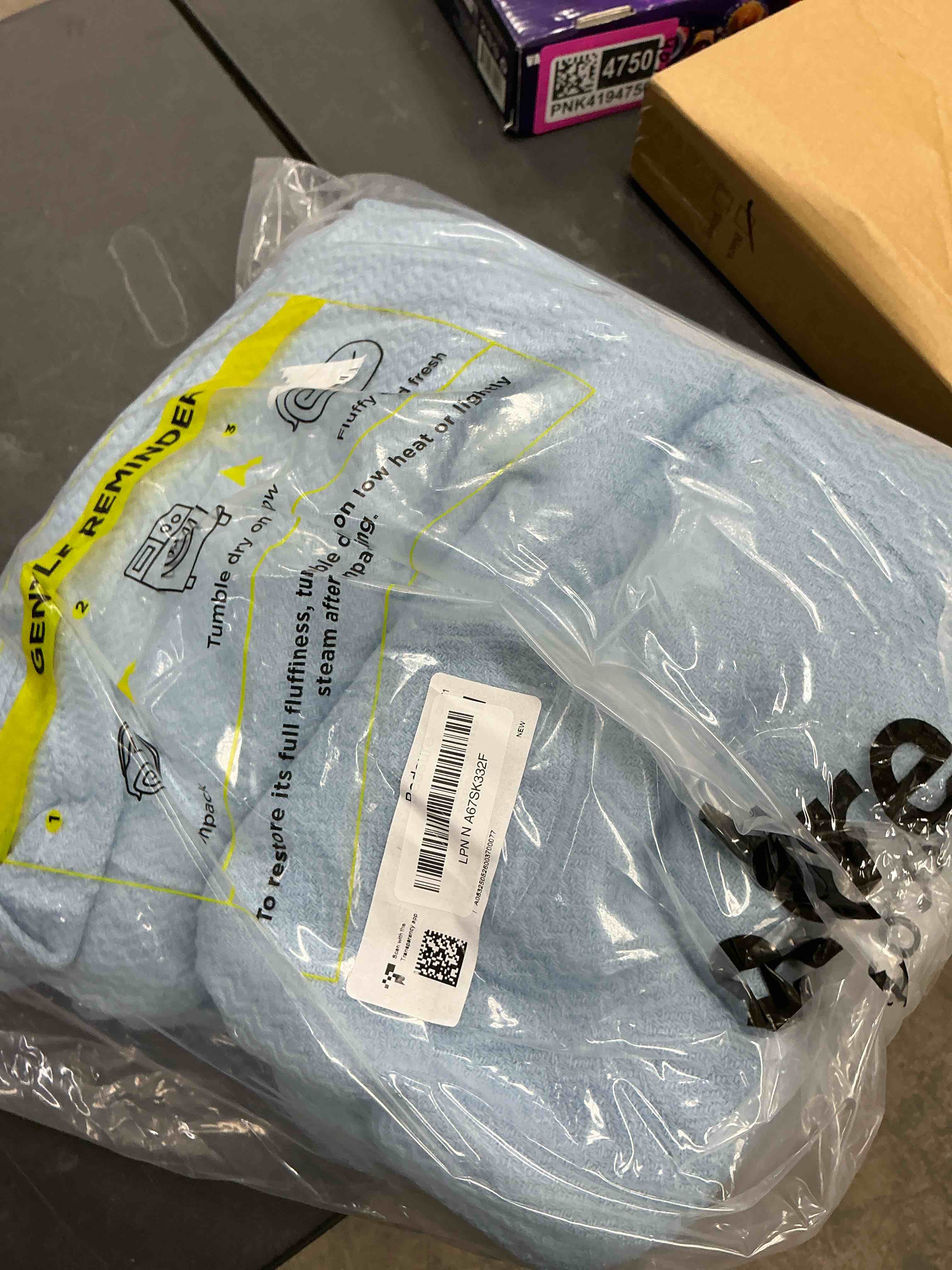 Condition photo showing Good Condition for Bedsure GentleSoft 100% Cotton Blanket King Size for Bed - Breathable and Lightweight, Soft Cozy Textured Herringbone Woven Blanket for Summer, Ashley Blue, 108x90 inches 05 - Ashley Blue King (108" x 90")