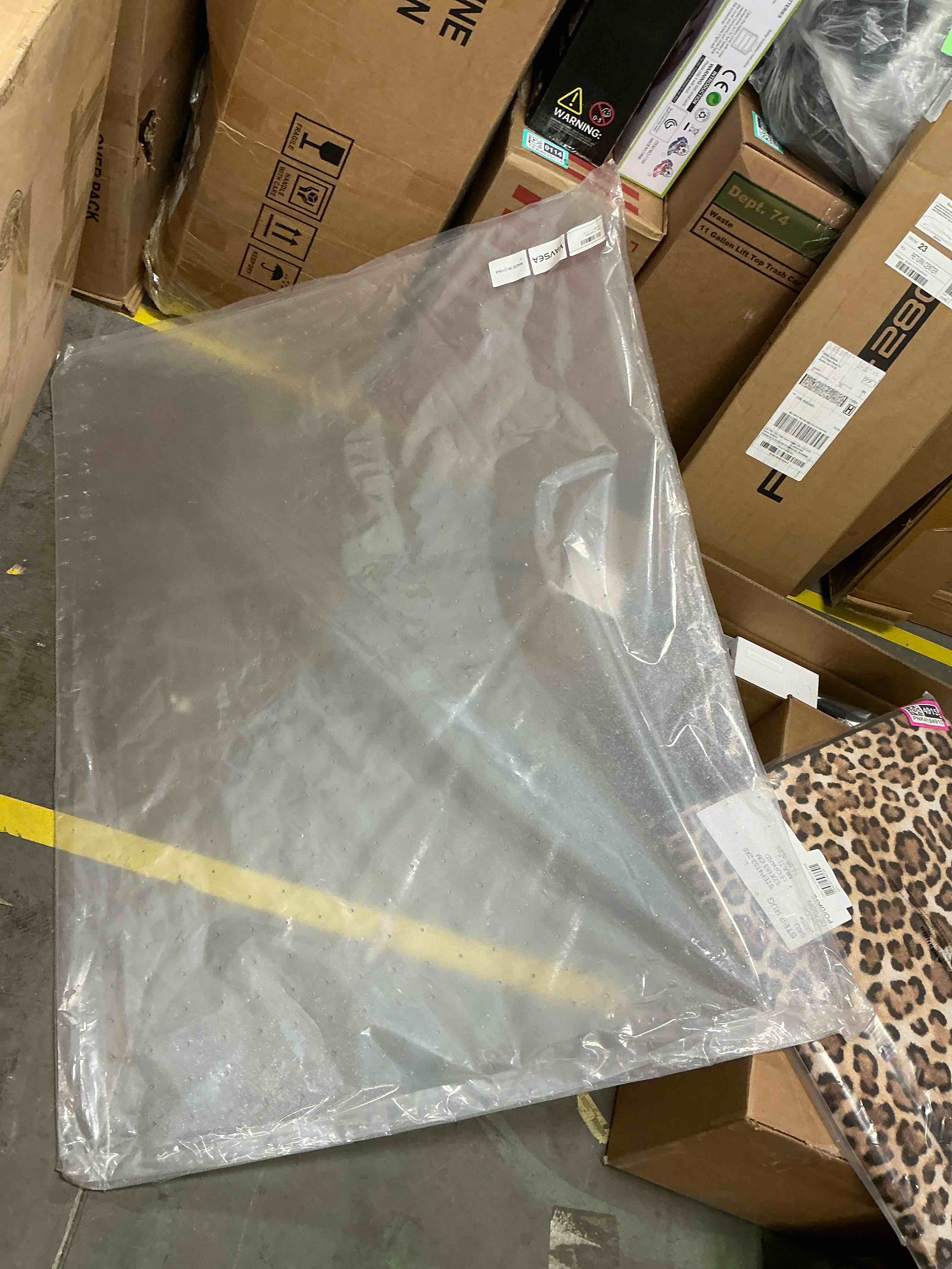 Condition photo showing Good Condition for VAVSEA Office Chair Mat for Carpet Floor, Computer Desk Chair Mat for Low Pile Carpet, 36" x 48" Heavy Duty Polycarbonate Clear Floor Mat for Home Office