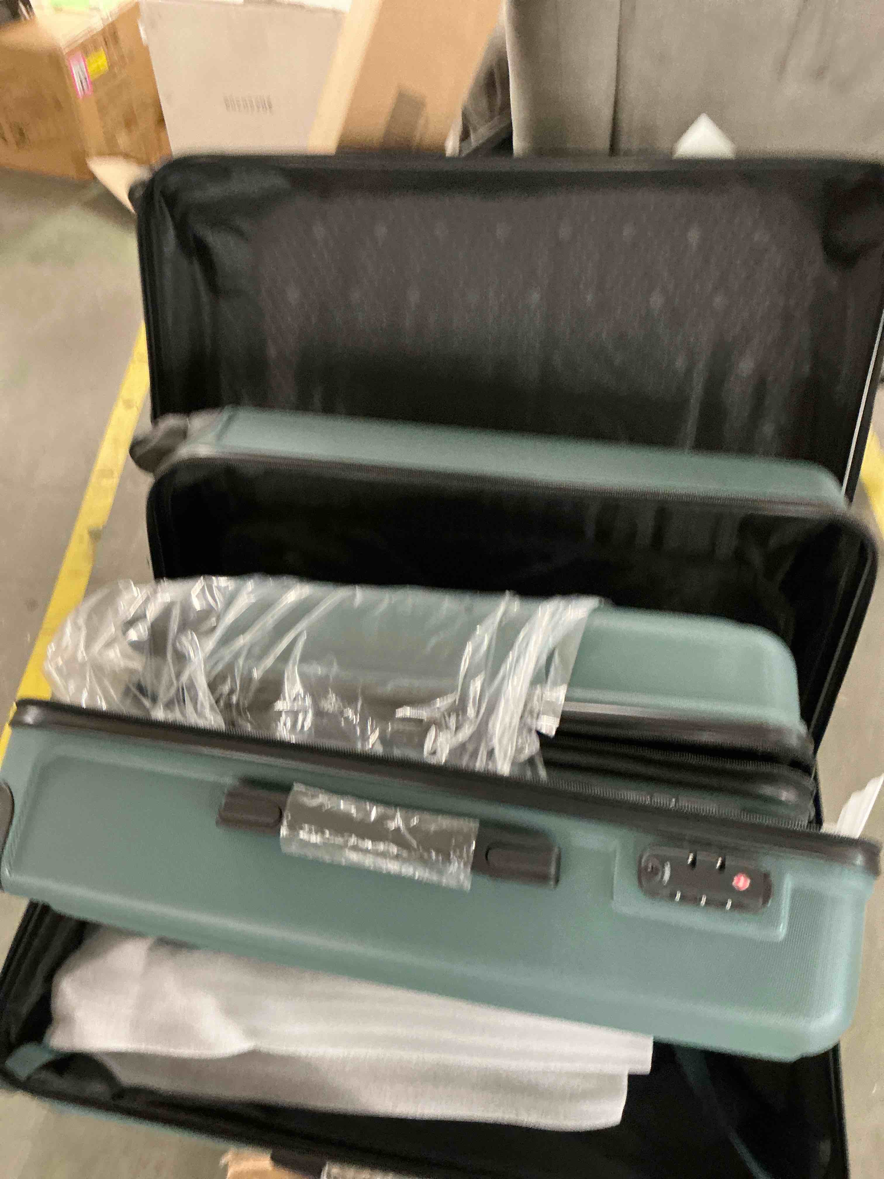 Condition photo showing Good Condition for Travelhouse 3 Piece Hardshell Luggage Set Hardside Lightweight Suitcase with Lock Spinner Wheels and 2 Packing Cubes.(Green)