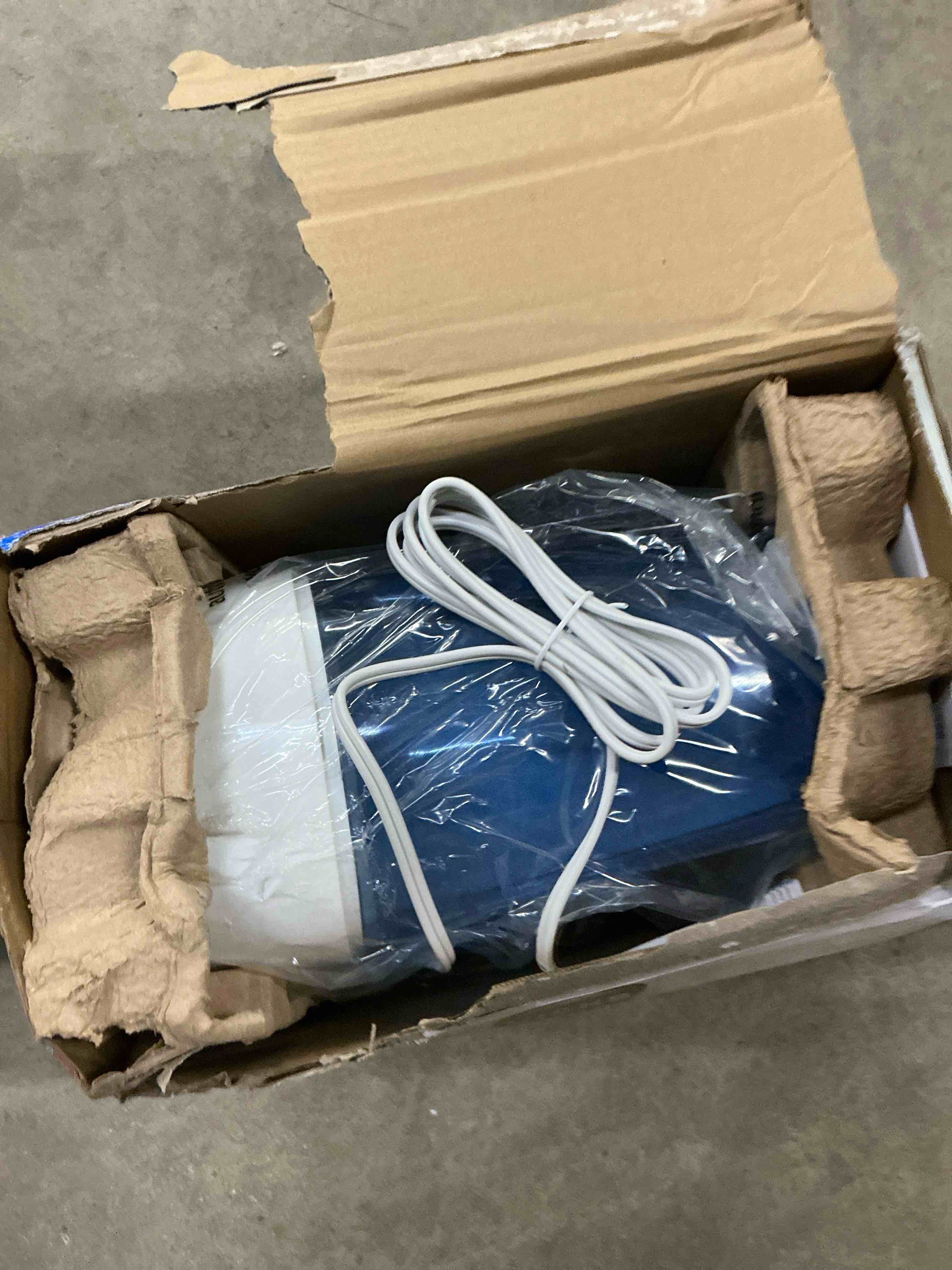 Condition photo showing Good Condition for Vicks WarmMist Humidifier VWM845