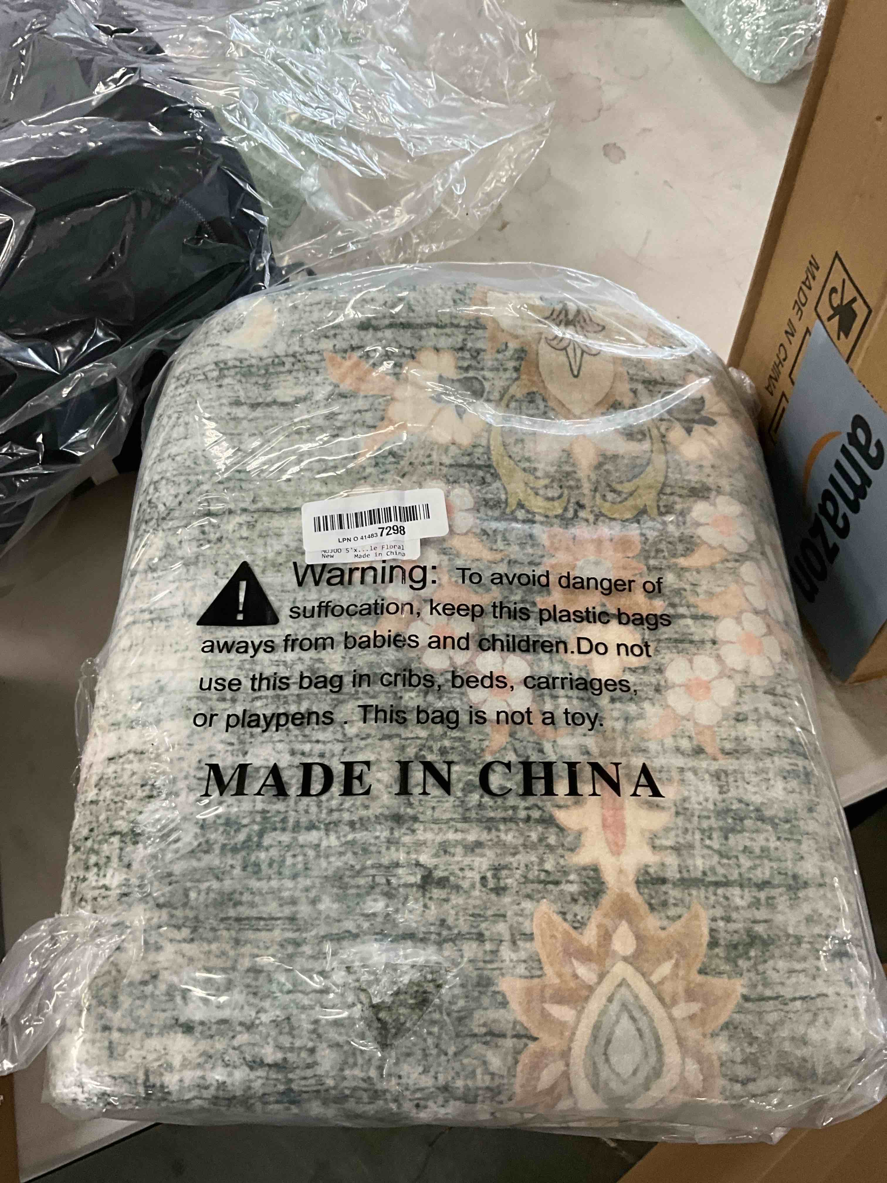 Condition photo showing New/Like New for MUJOO 5'x7' Area Rugs Green Machine Washable Rugs Living Room Rugs Boho Area Rug for Bedroom Laundry Room Kitchen Non Slip Carpet Abstract Soft Low-Pile Floral