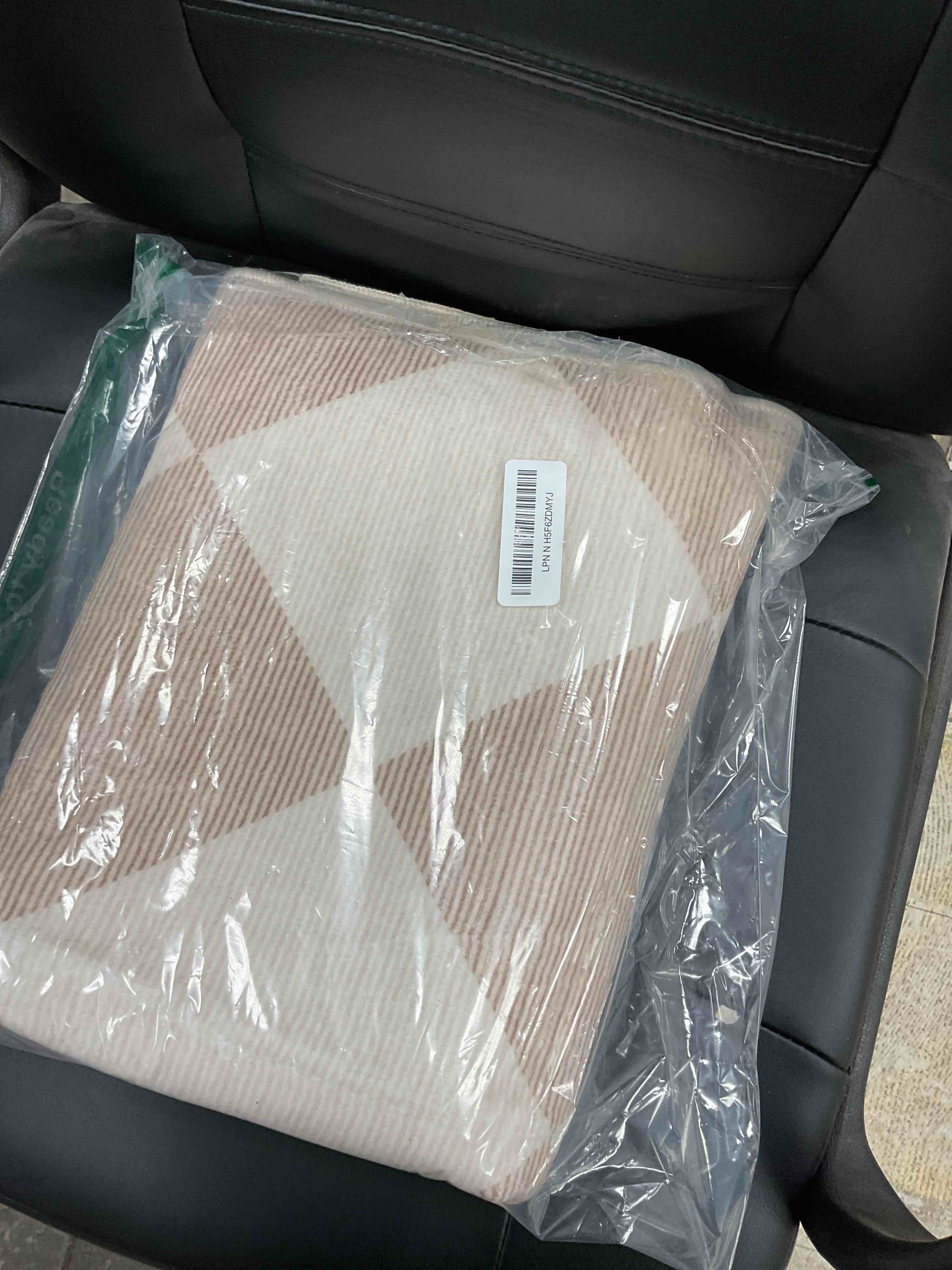 Condition photo showing Good Condition for Beeiva Checkered Print Carpet Runners for Hallway 6ft, Beige Ultra Thin Washable Kitchen Runner Rug Non Slip, Moroccan Plaid Checkerboard Decor Faux Wool 2x6 Rug for Bedroom Bathroom Entryway