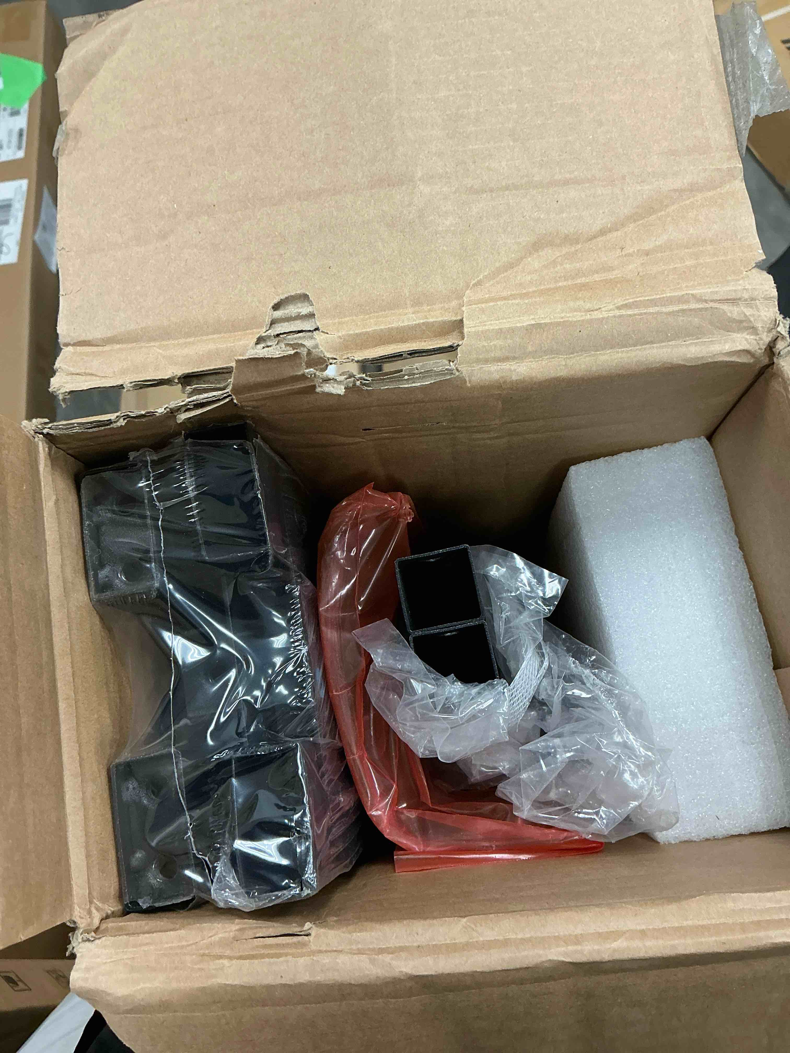 Condition photo showing Good Condition for Maenizi Low Profile Queen Bed Frame 6 inch Heavy Duty Metal Platform Bed Frame Queen Size with Steel Slats, Easy Assembly, Black