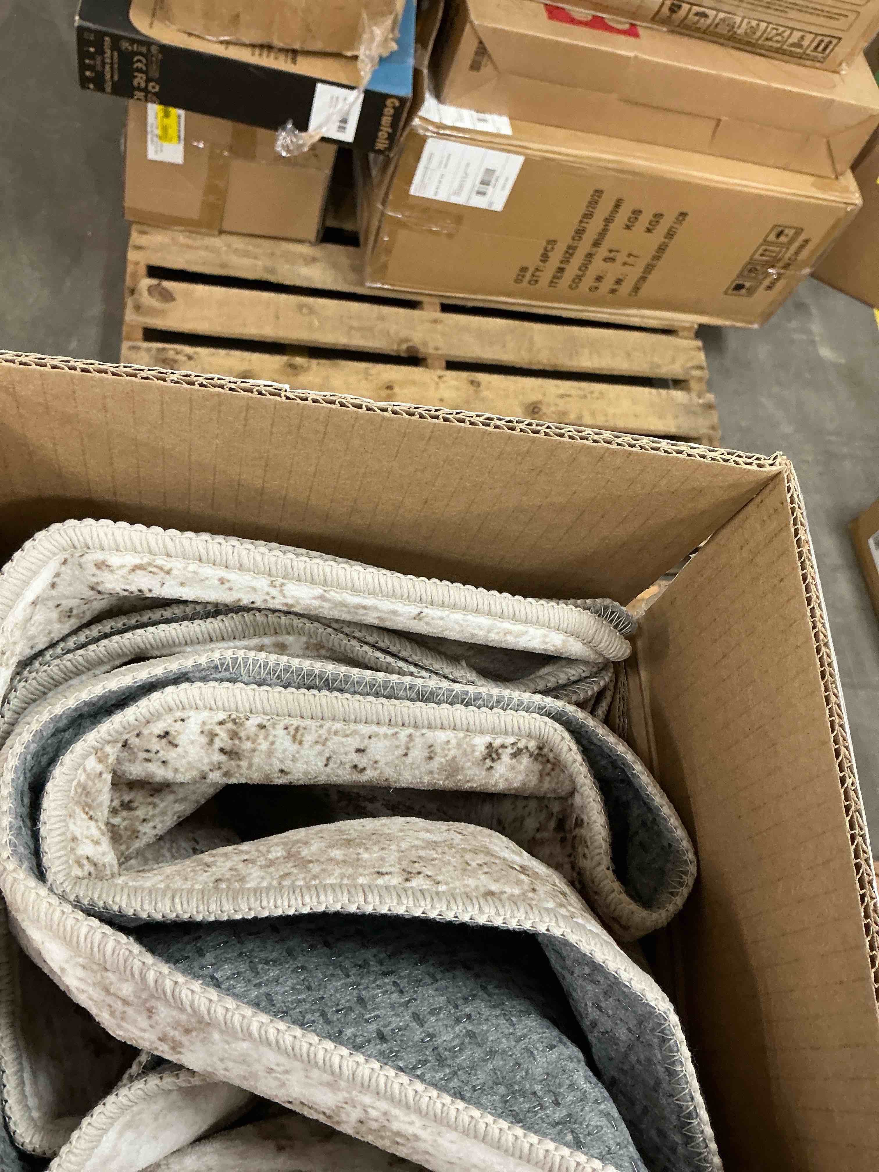 Condition photo showing Good Condition for SONORO KATE 8'x10' Area Rugs for Living Room, Machine Washable Oriental Vintage Non Slip Soft Indoor Area Carpet, Beige