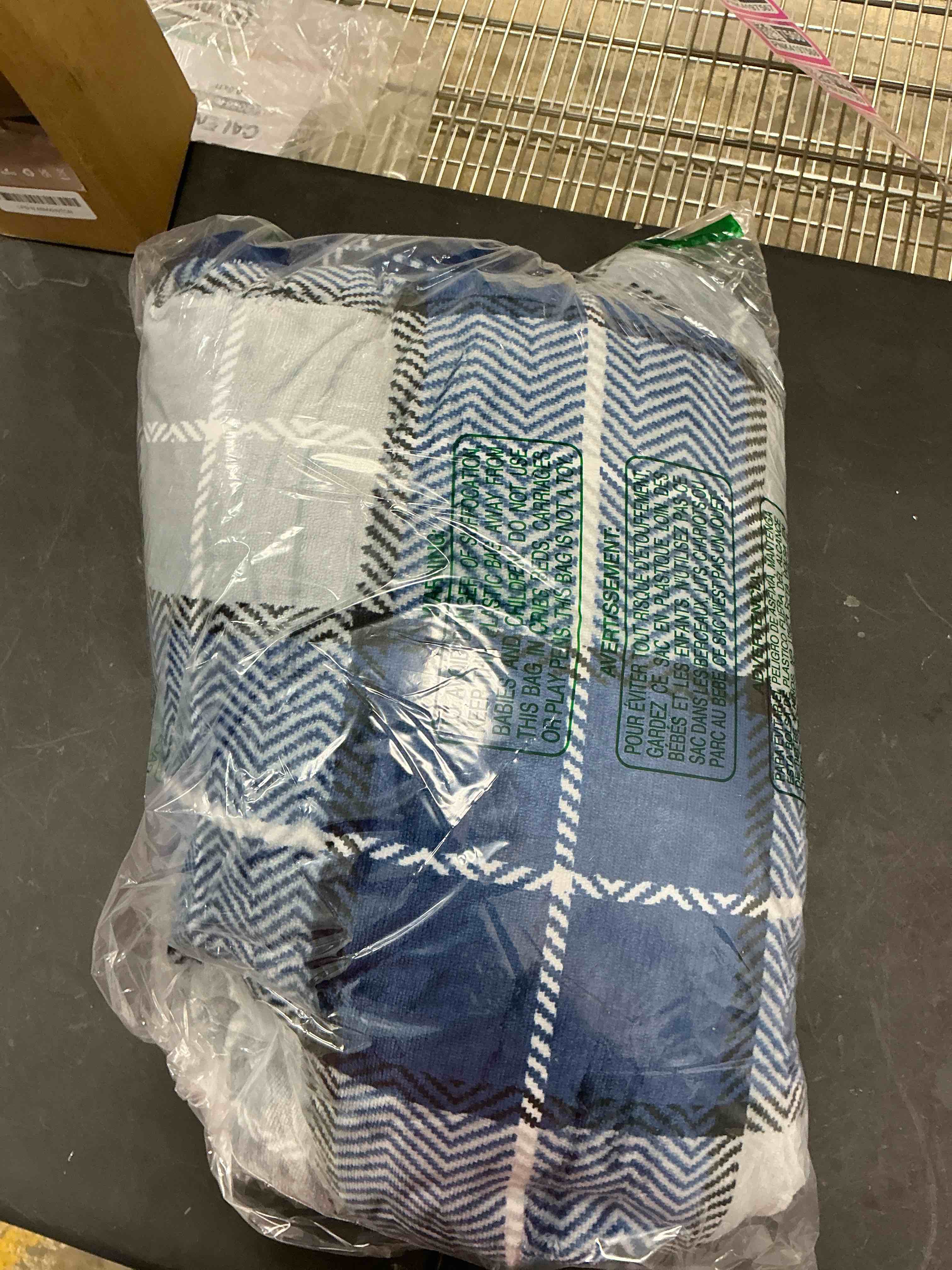 Condition photo showing Good Condition for Pavilia Blue Navy Plaid Sherpa Throw Blanket for Couch, Plush Flannel Fleece, Soft Fuzzy Cabin for Sofa Bed, Warm Cozy Winter Gift, 50x60 50 x 60 Inches Plaid Navy