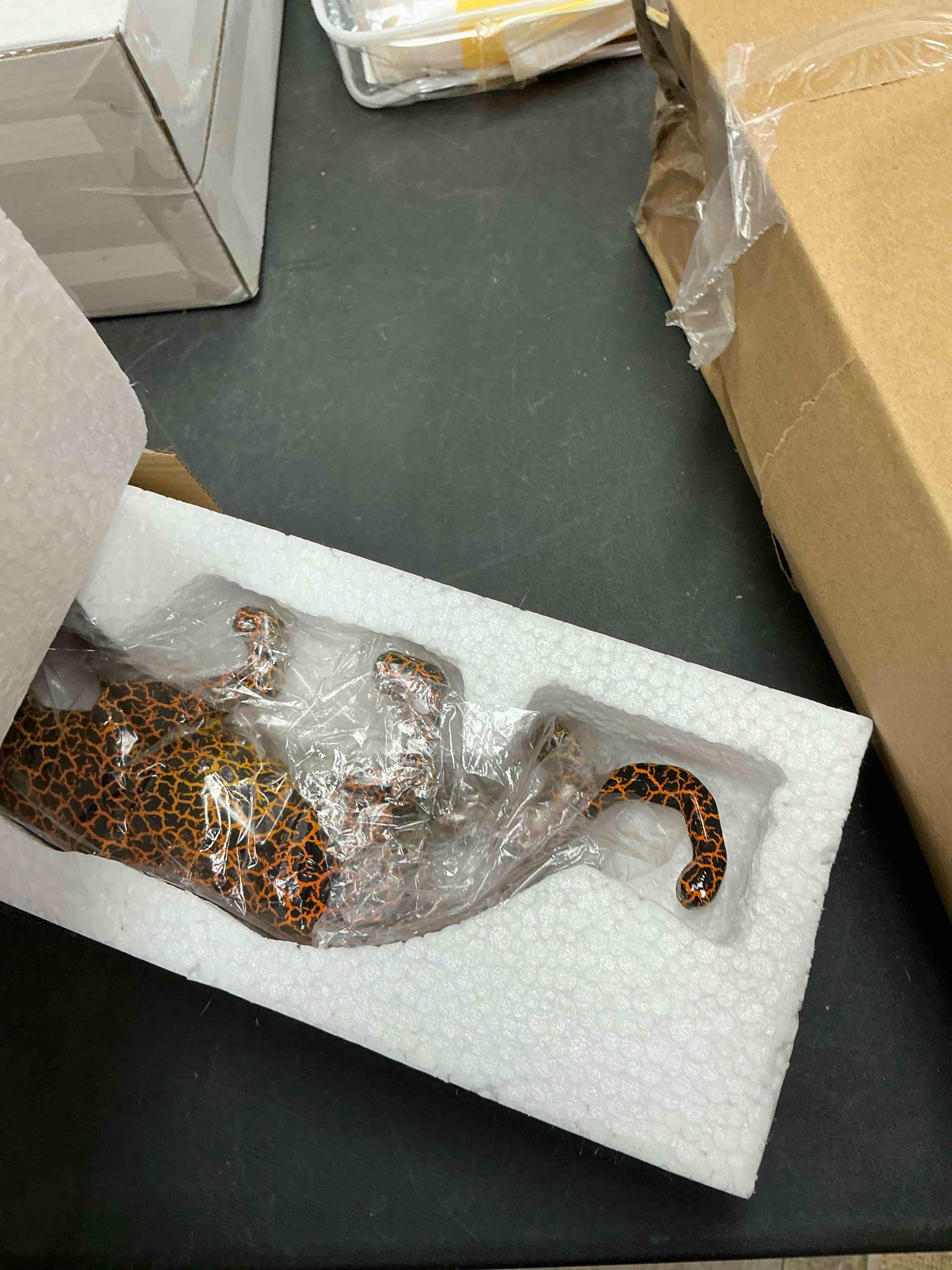 Condition photo showing New/Like New for Artpaul Leopard Figurine Resin Sculpture Home Decor Jaguar Statues Desktop Tabletop Shelf Ornament for Living Room, Bedroom,Bookshelf