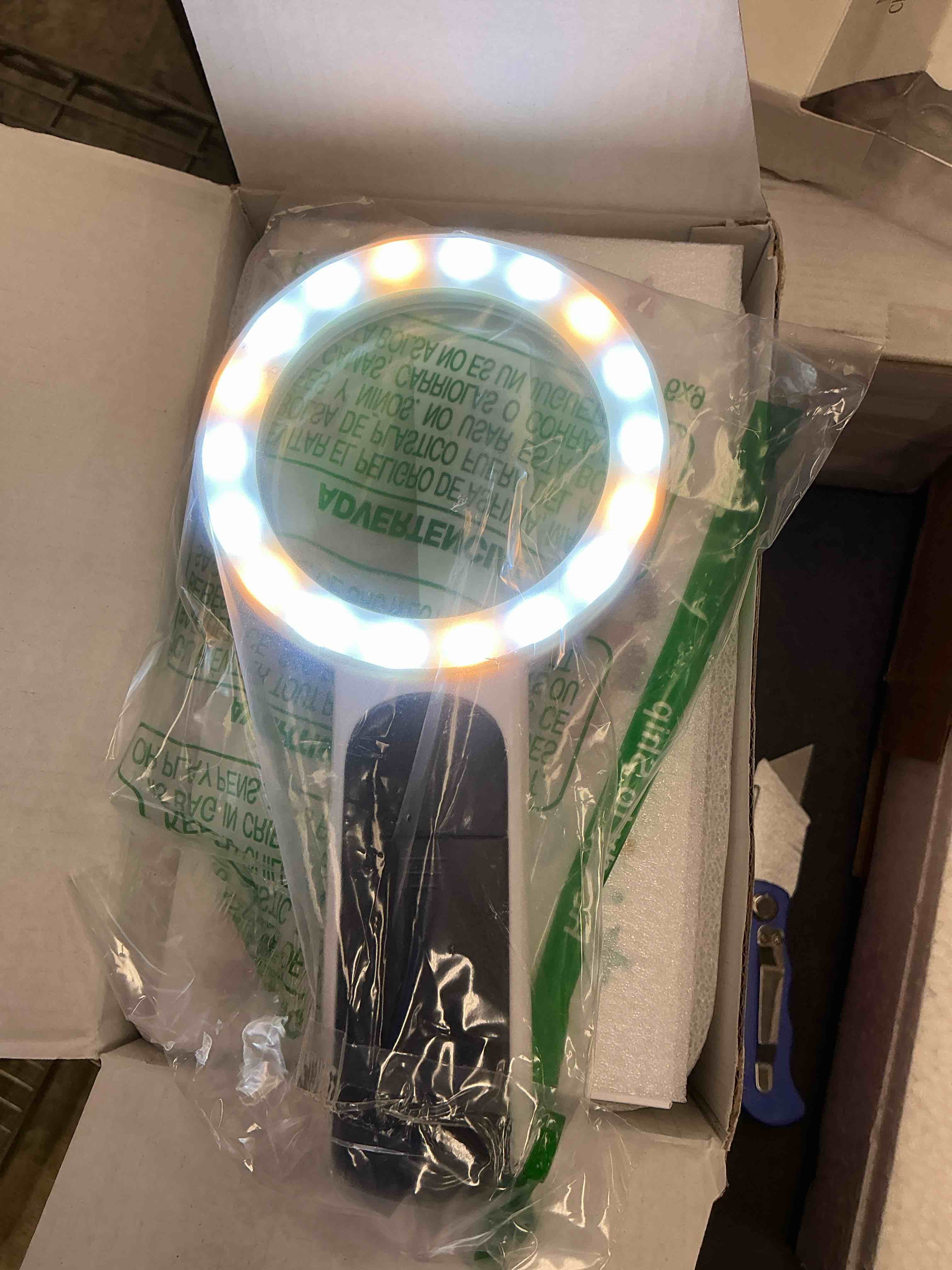 Condition photo showing Good Condition for Magnifying Glass with Light, High Magnification Handheld Large Magnifying Glass 18LED Cold and Warm Light with 3 Modes, Illuminated Lighted Magnifier for Seniors Reading, Coins, Jewelry, Exploring White