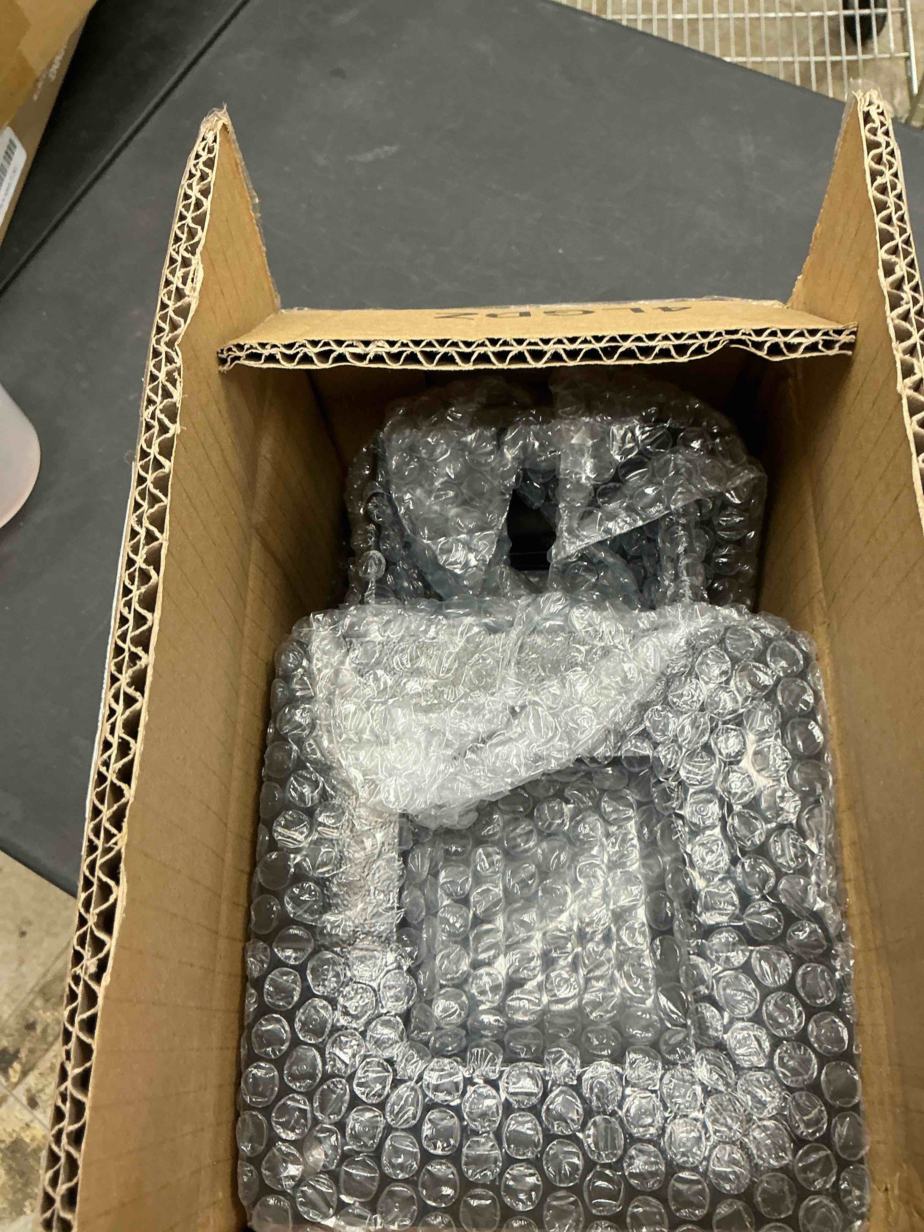 Condition photo showing New/Like New for 4×4 Post Base 4 Pcs,Deck Post Brackets,Inner Size 3.5"x3.5" Thick Steel Fence Post Anchor Base,Black Powder Coated Heavy Fence Post,for Supports Porch Railing Post Holders Pergola Brackets