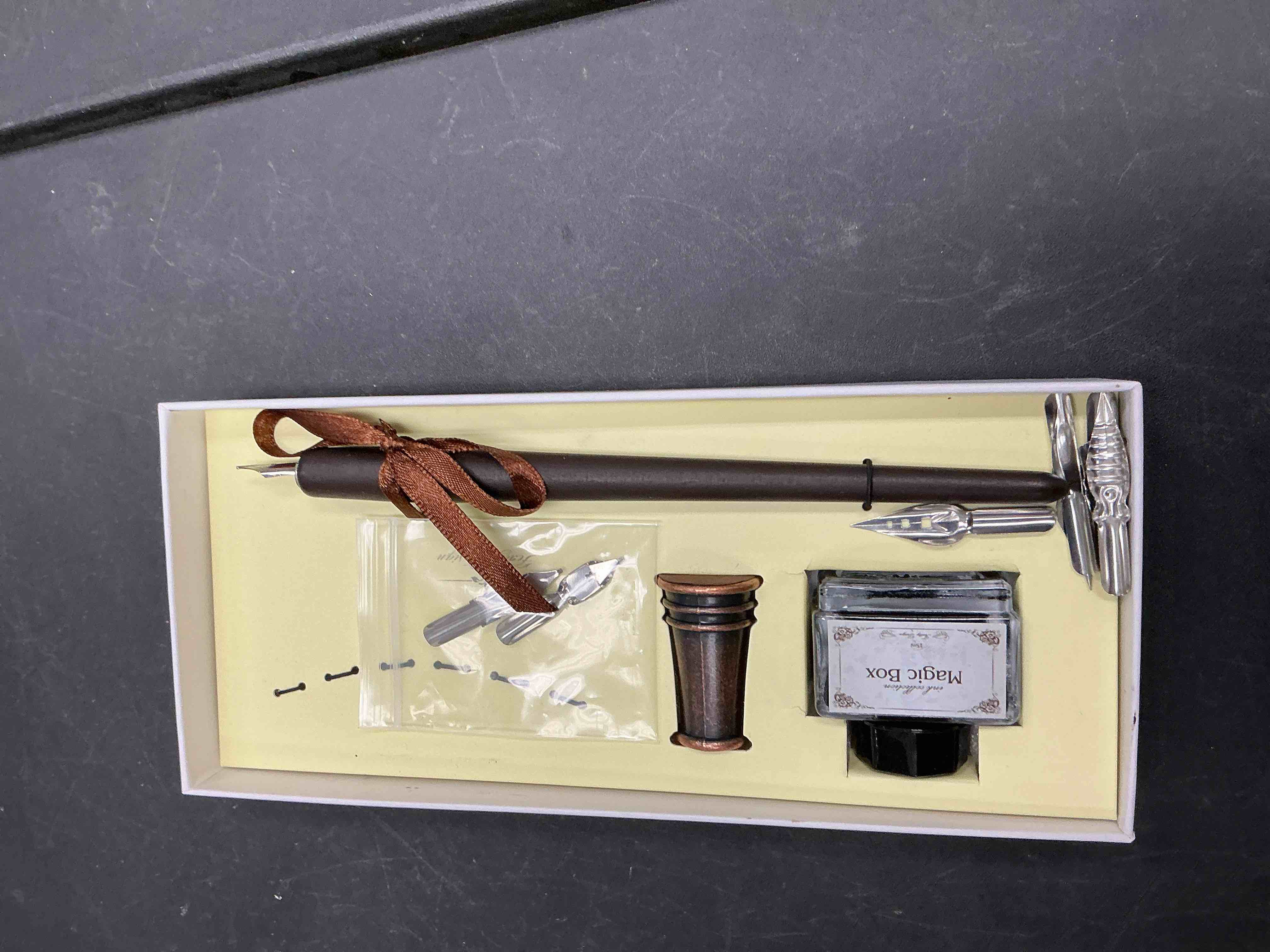 Condition photo showing Good Condition for FEATTY Dip Pen for Drawing with ink - Antique Wooden Calligraphy Kits for beginners with 6 Replaceable Nibs