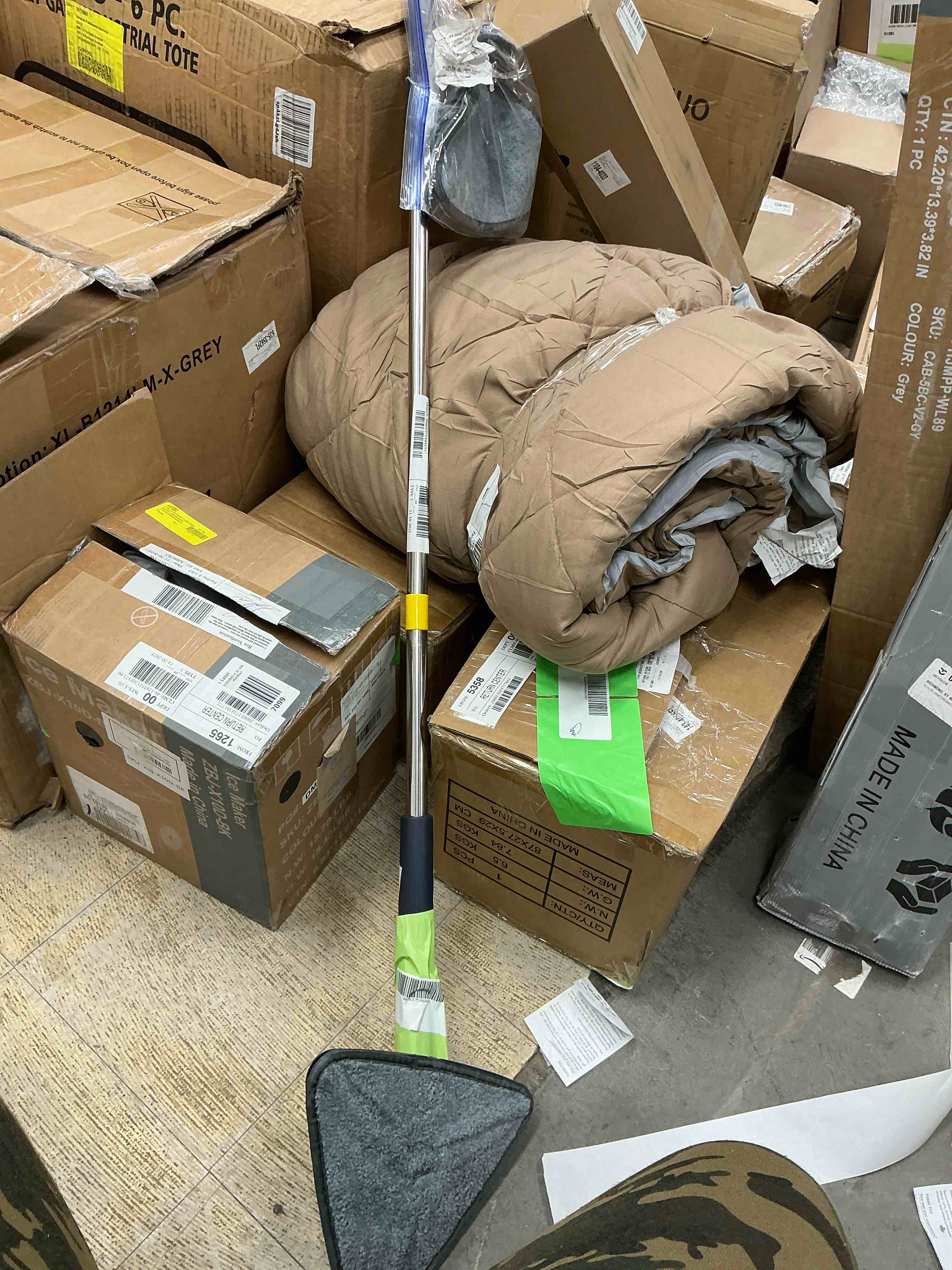 Condition photo showing Good Condition for Vislone 360 Triangle Mop  Rotatable Extendable Cleaning Mop with 6 Reusable Mop Pads for Floor  Window  Wall Cleaning