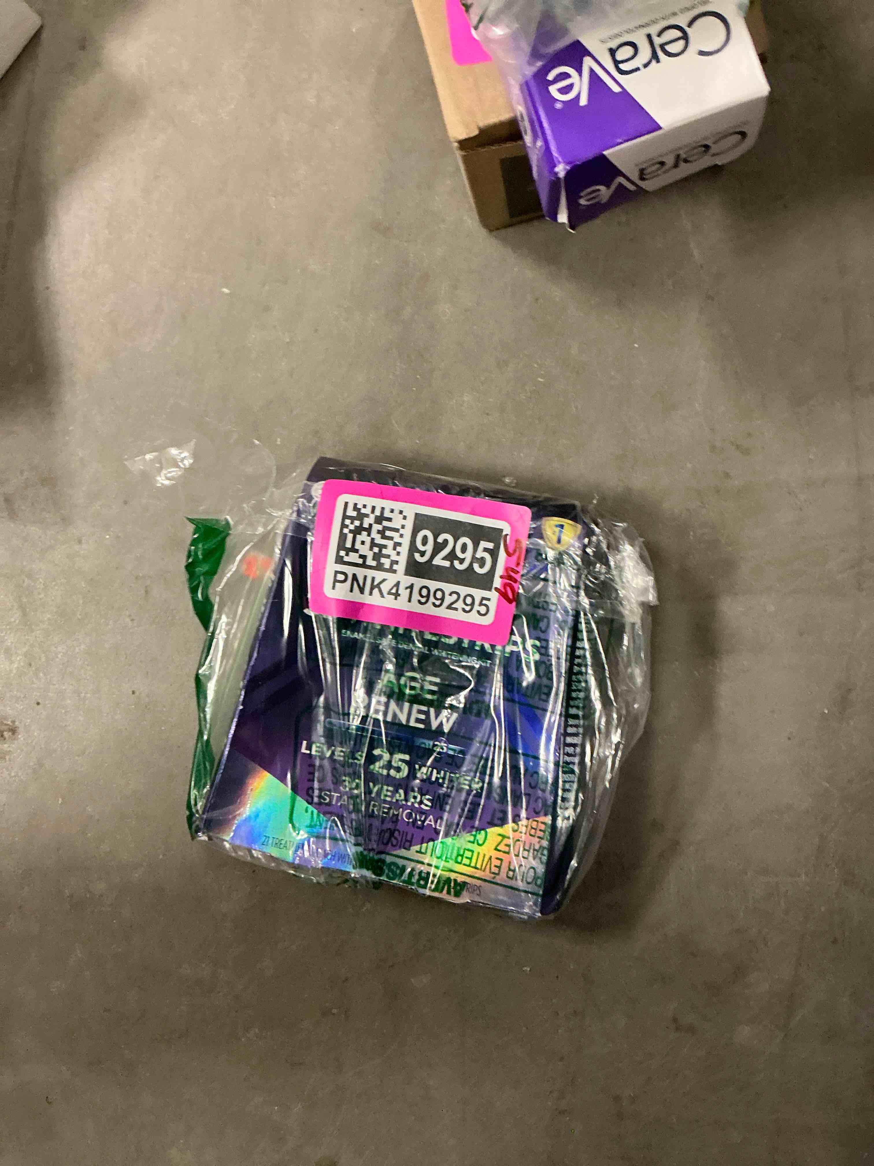 Condition photo showing Good Condition for Crest 3D Whitestrips Age Renew – Teeth Whitening Kit, 21 Treatments, Each with 1 Upper/1Lower, 42 Strips – Crest 3DWhite Teeth Whitening Strips