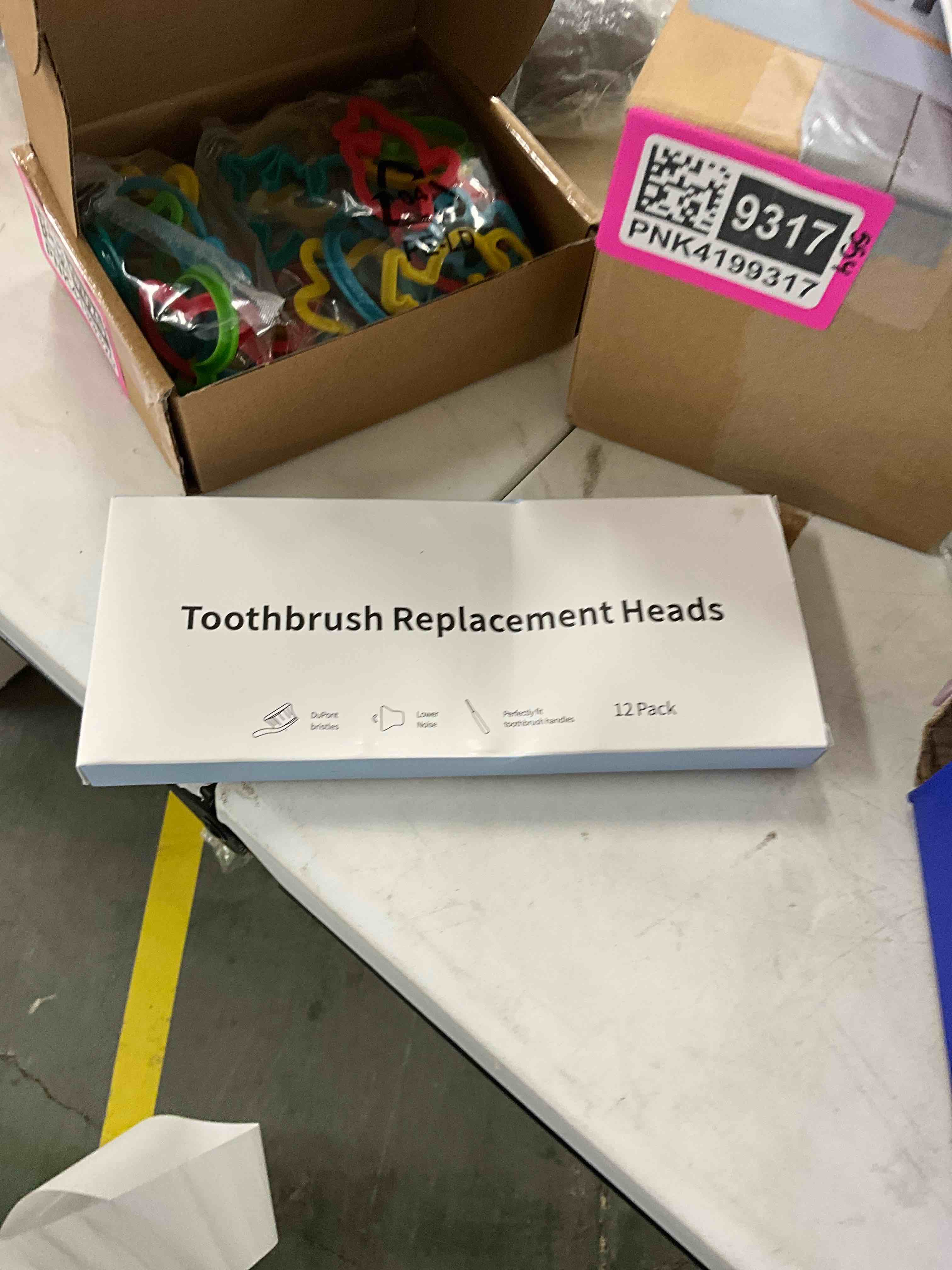 Condition photo showing Good Condition for Replacement Toothbrush Heads Compatible with Philips Sonicare and More Click-on Handles 12 Pack White 12 Count(pack of 1)