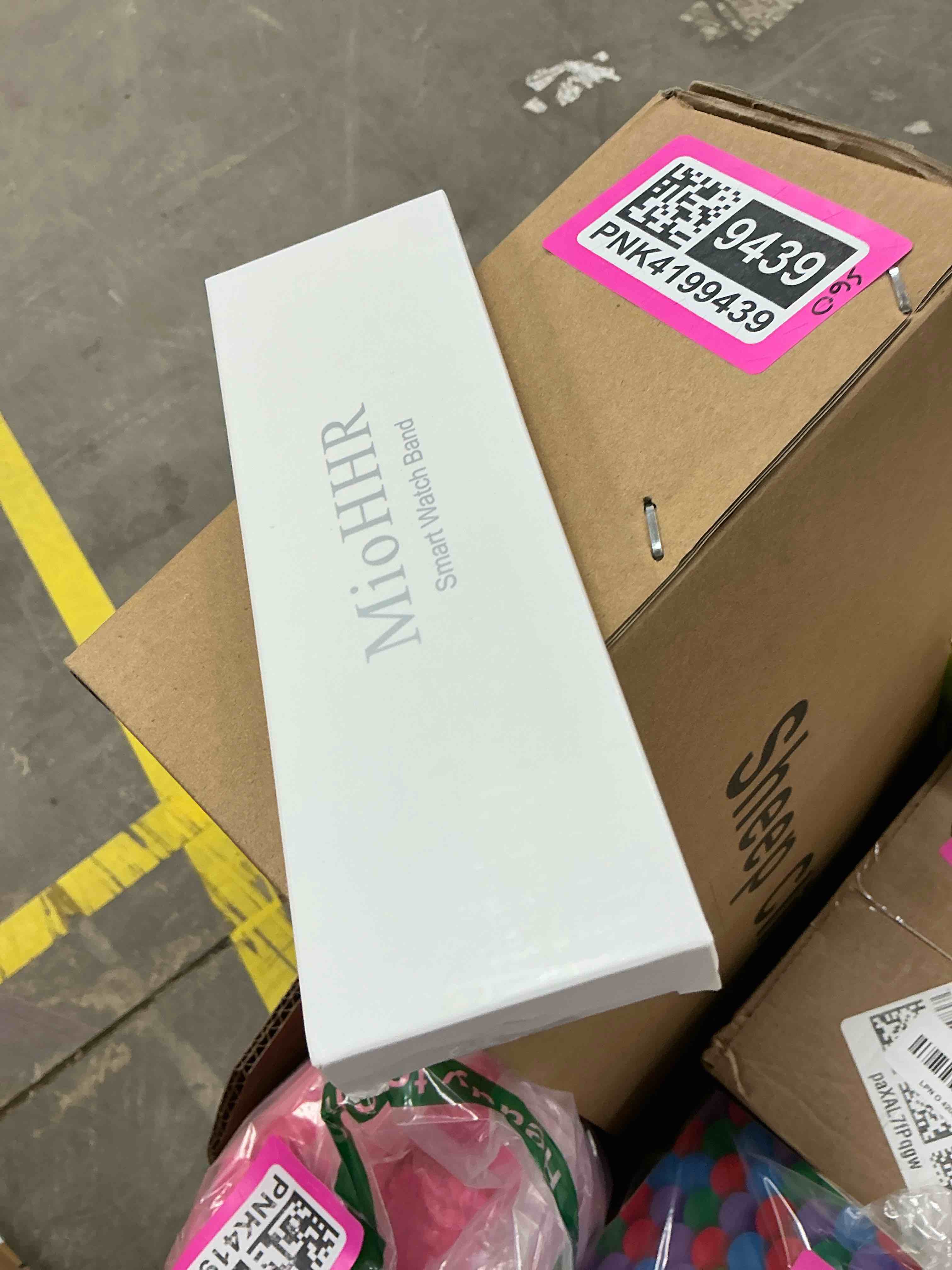 Condition photo showing Good Condition for MioHHR Solid Stainless Steel Band Compatible with Apple Watch 44mm(Series 6/5/4/SE), 42mm (Series 3/2/1), Metal Strap with Soft TPU Case for iWatch Bands for Women and Men, Gold