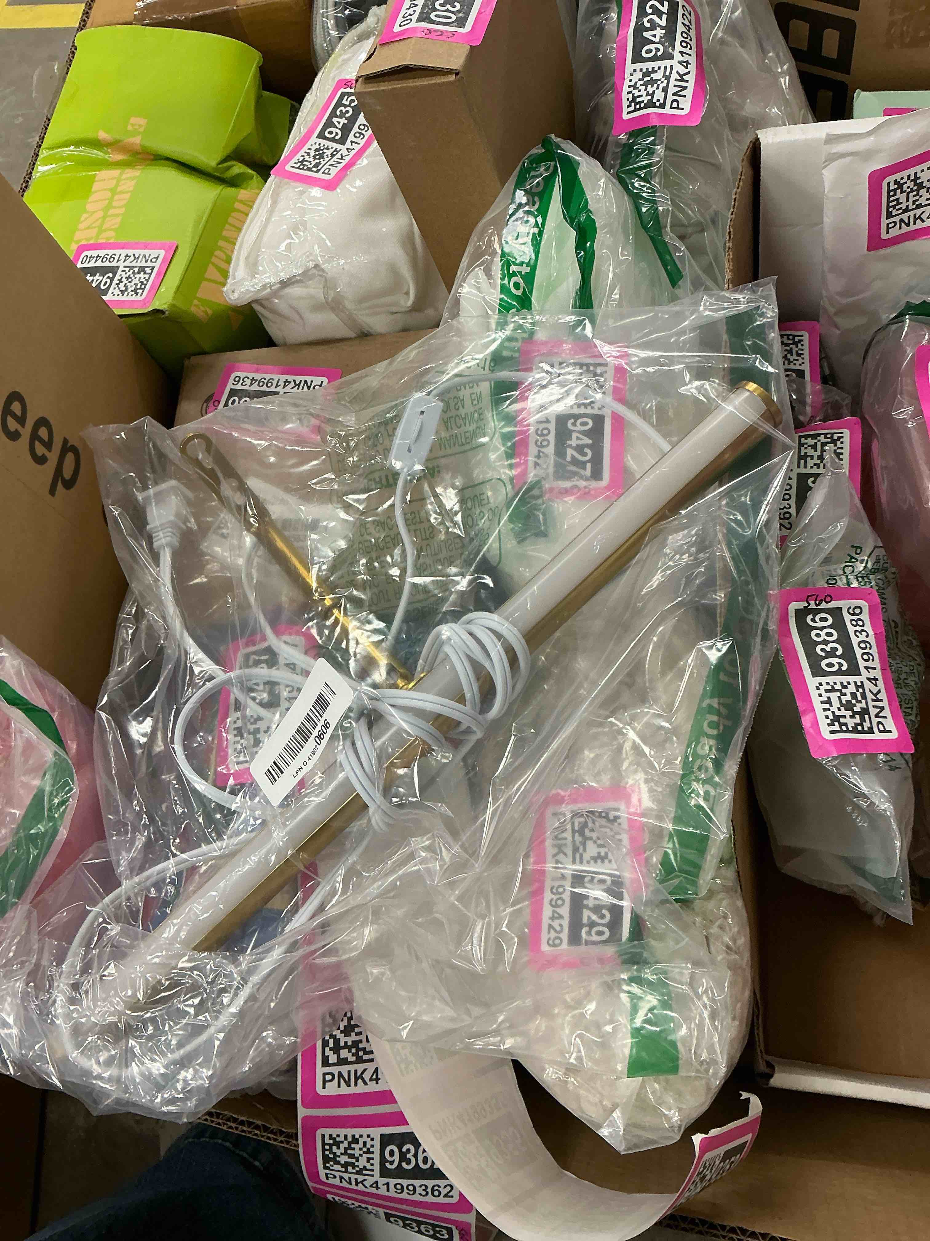 Condition photo showing Good Condition for LED Picture Lights for Paintings Plug in, Adjustable Art Light Gallery Wall Light for Display Art Work, 16inch 6W 3000K Warm White, Gold Finish CRI80+ Gold 16 inch