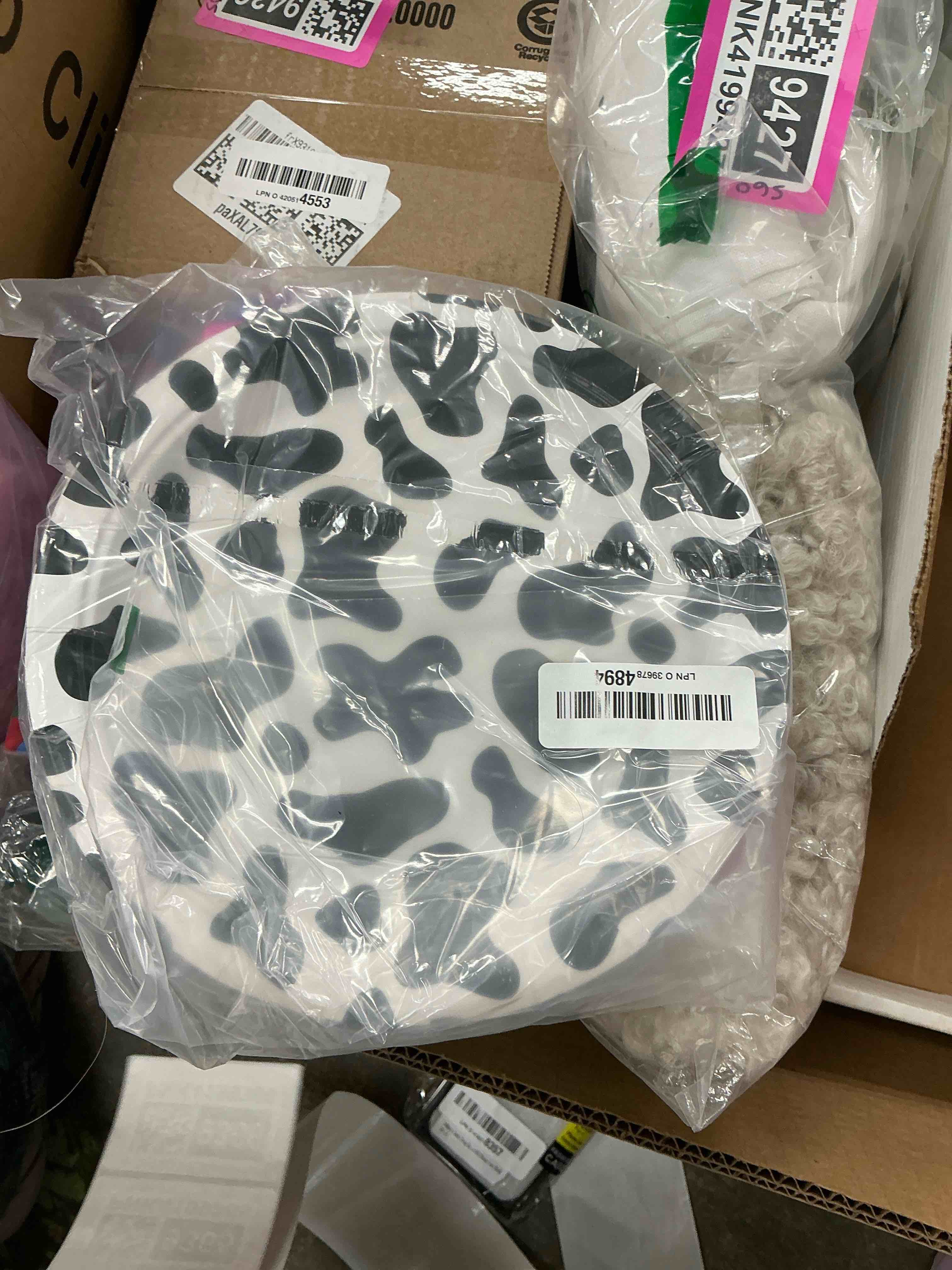 Condition photo showing Good Condition for WRAPAHOLIC 25Pcs Cow Paper Plates - 9 Inch Cow Prints Disposable Plates Decorative Dinner Plates for Party Tableware Supplies Table Decor