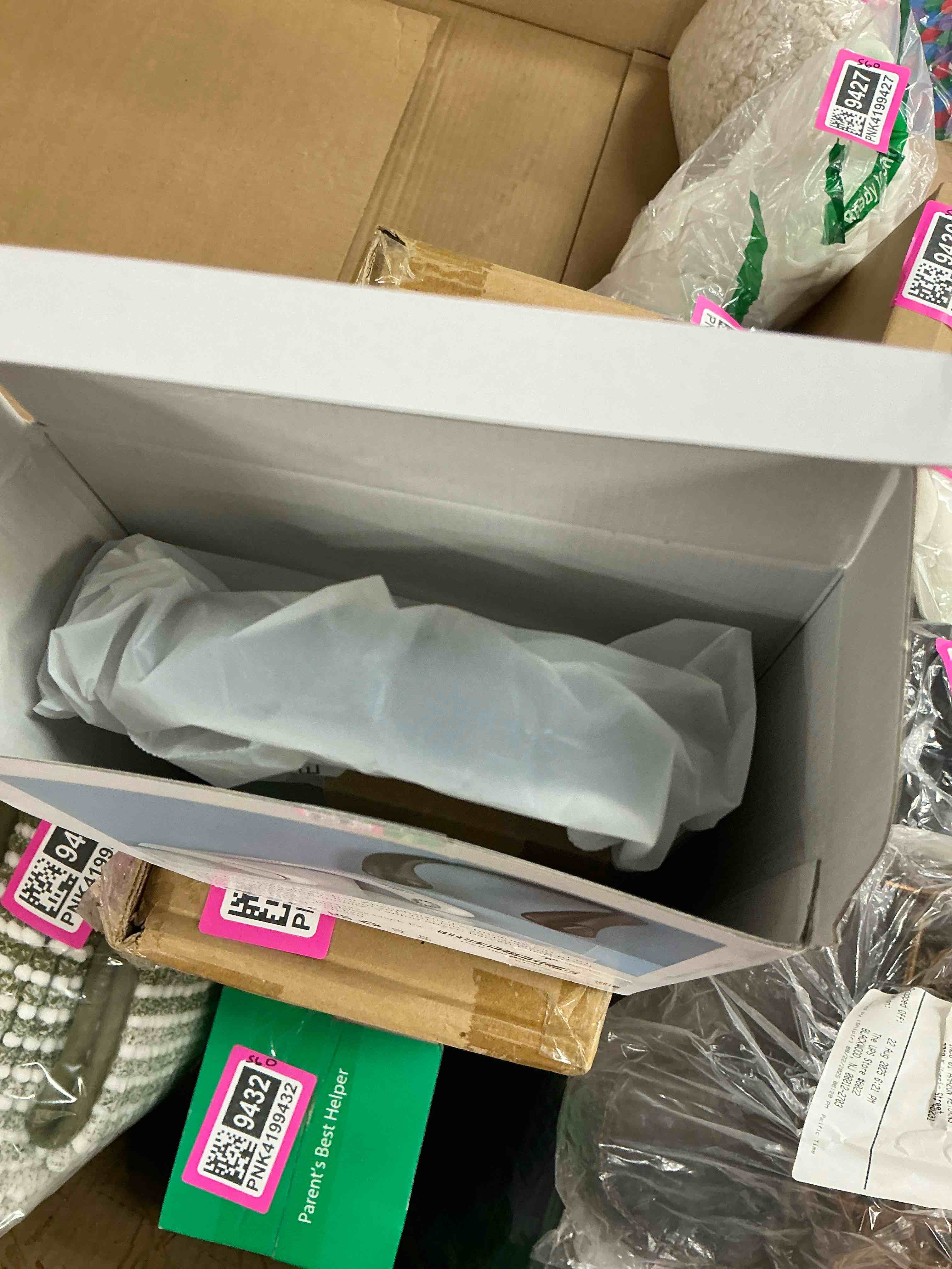 Condition photo showing Good Condition for AMACOOL Bladeless Neck Fan Portable Personal Fan 5000mAh Rechargeable Battery Operated Wearable Fan for Women Men Outdoor Sport Travel Patio Garden Work Home Kitchen(Black)