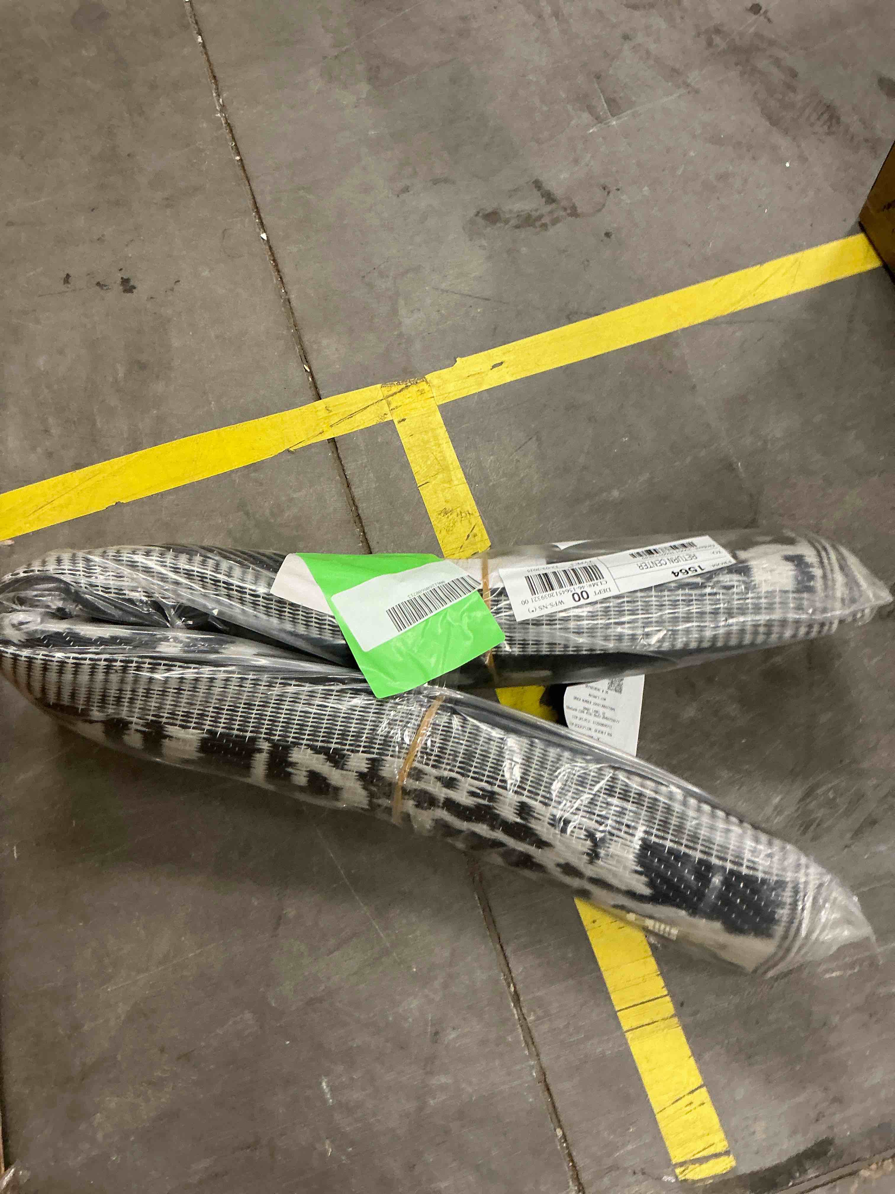 Condition photo showing Good Condition for Beverly Rug Indoor Outdoor Reversible Plastic Area Rug - 4x6 - Black