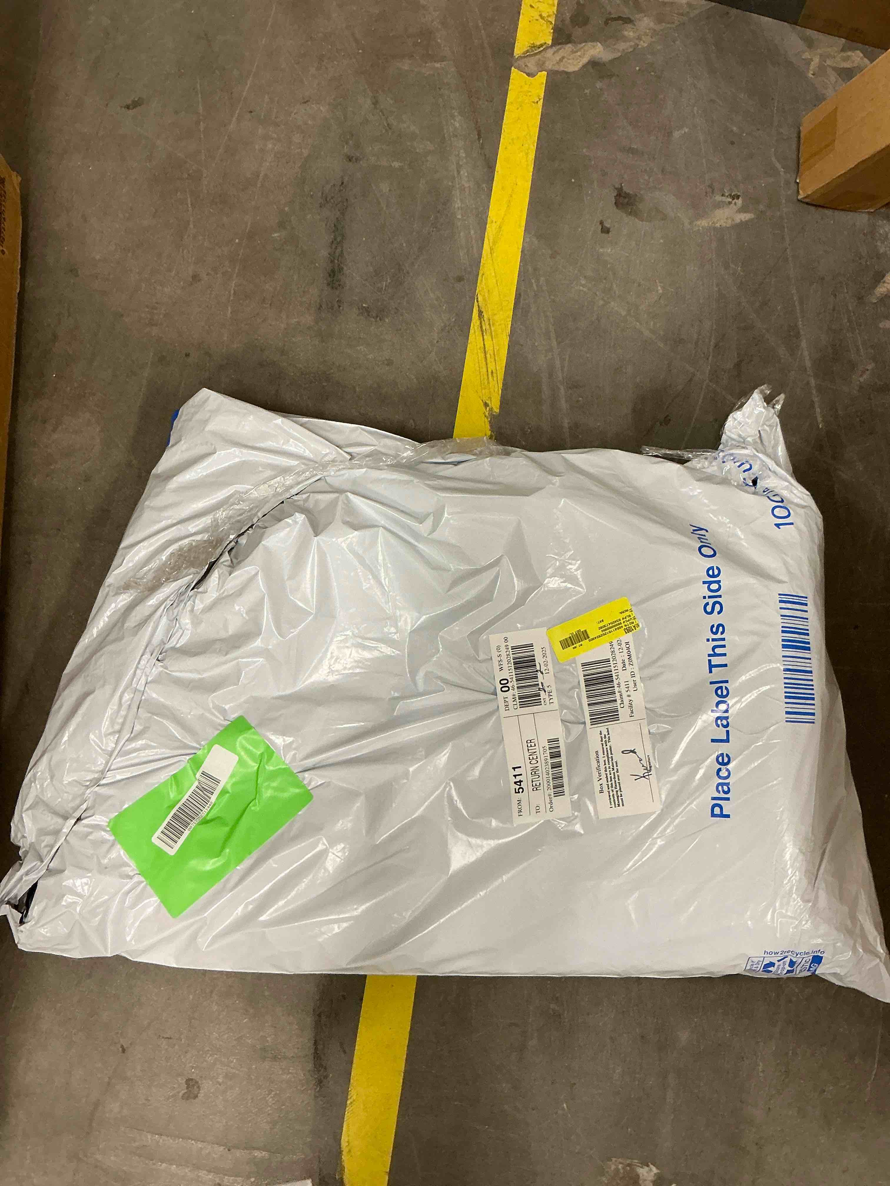 Condition photo showing Good Condition for KUETH 3x8 Area Rugs for Living Room, Non Slip Machine Washable Retro Rugs, Ultra-thin Print Rug for Bedroom, Dining Room, Home Office.