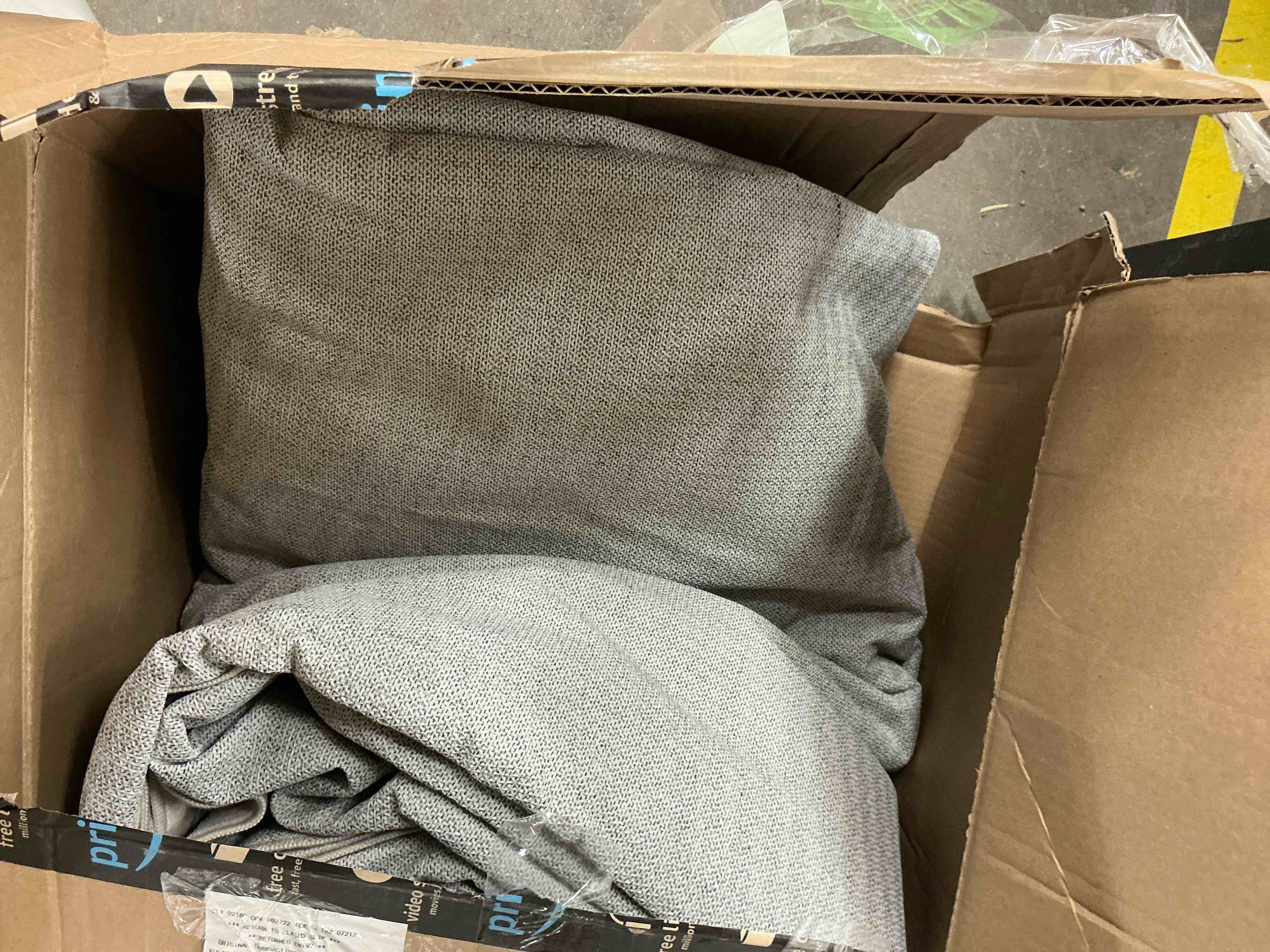 Condition photo showing Good Condition for KUETH 9x12 Area Rugs for Living Room  Non Slip Machine Washable Retro Rugs  Ultra-thin Print Rug for Bedroom  Dining Room  Home Office.