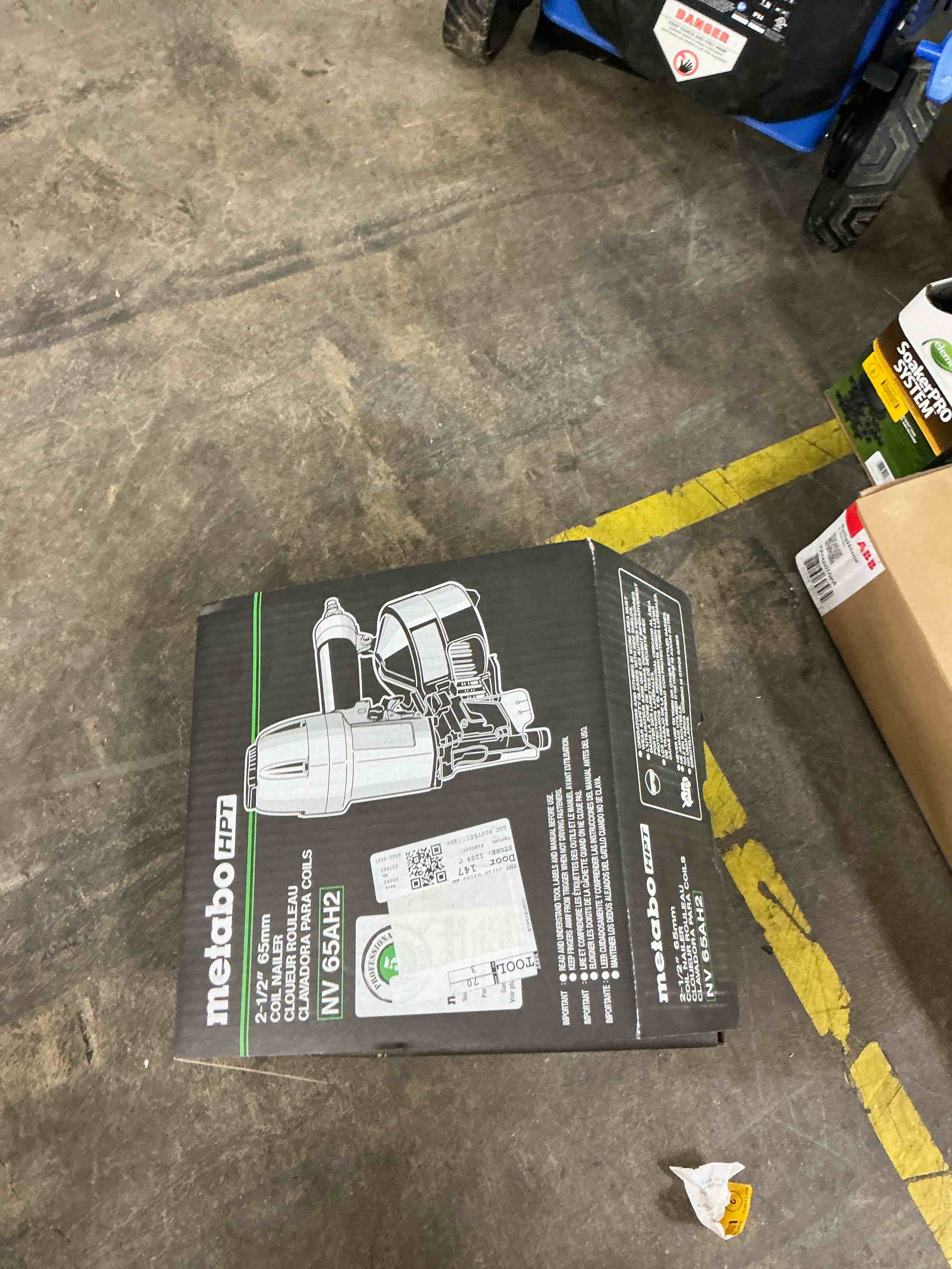 Condition photo showing Good Condition for metabo hpt 2-1/2-in 15 -degree pneumatic siding nailer