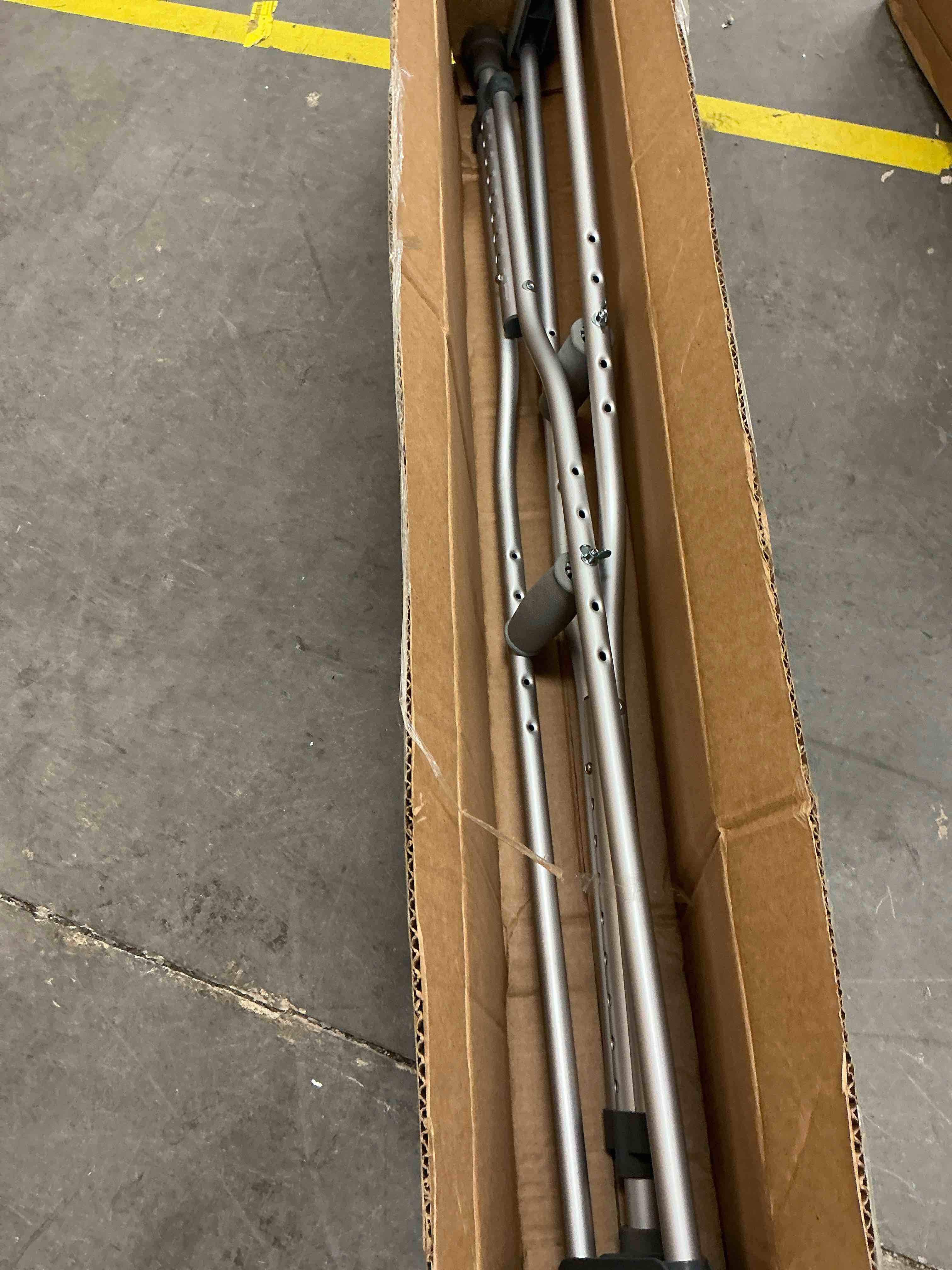 Condition photo showing Good Condition for bn-link adjustable crutches for adults,lightweight aluminum crutches,walking crutches with underarm pad and handgrip,300 lbs weight capacity,heights 5'1" to 5'7",1 pair