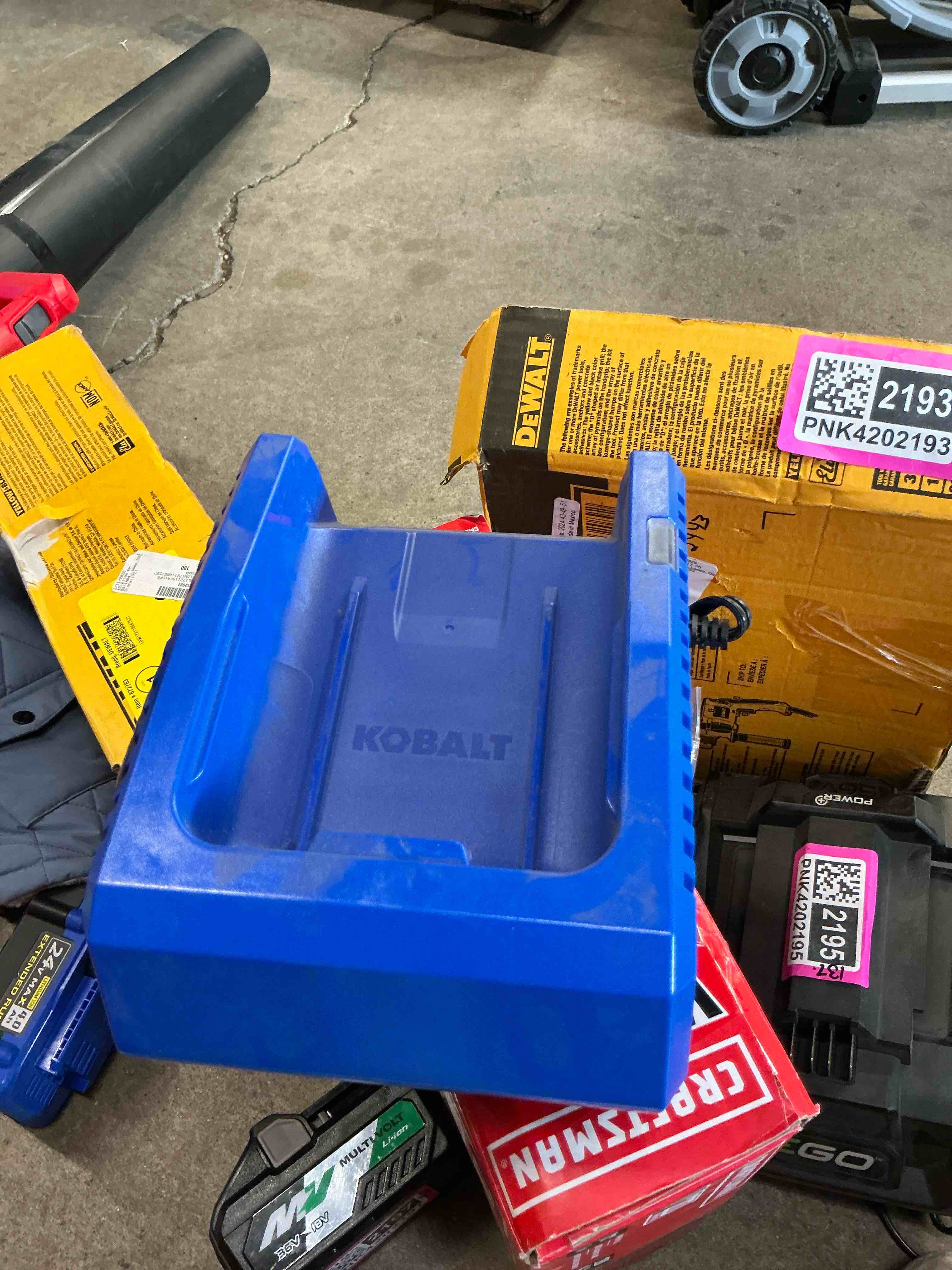 Condition photo showing Good Condition for kobalt 40 -volt, battery charger